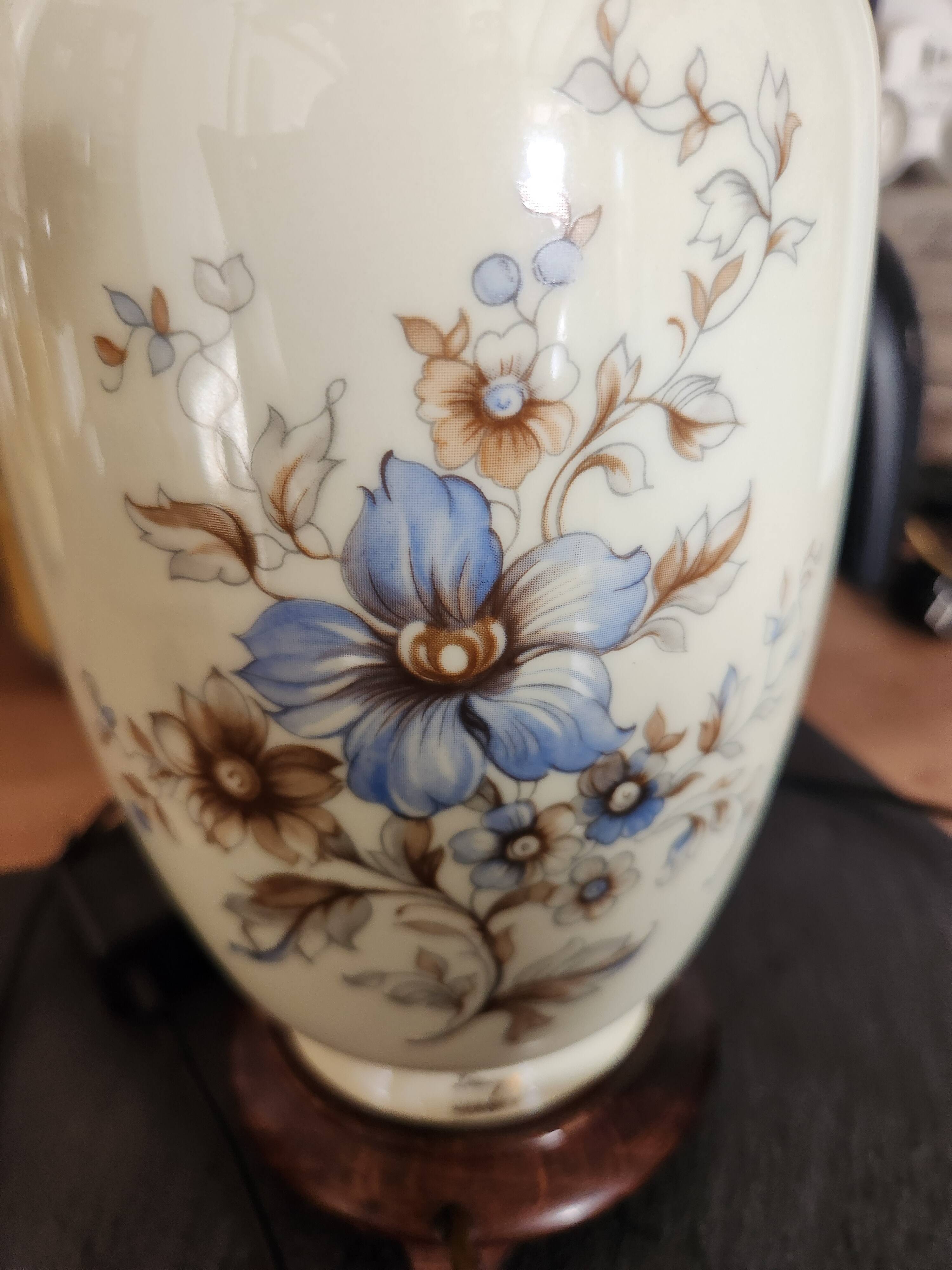 Vintage lamp base