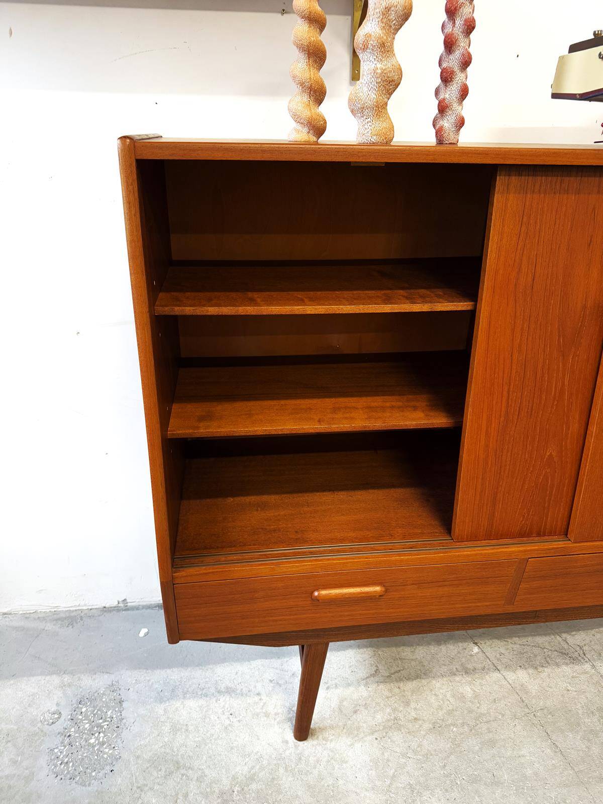 Buffet/commode en teck, Danemark années 60/70, vintage, milieu du siècle moderne