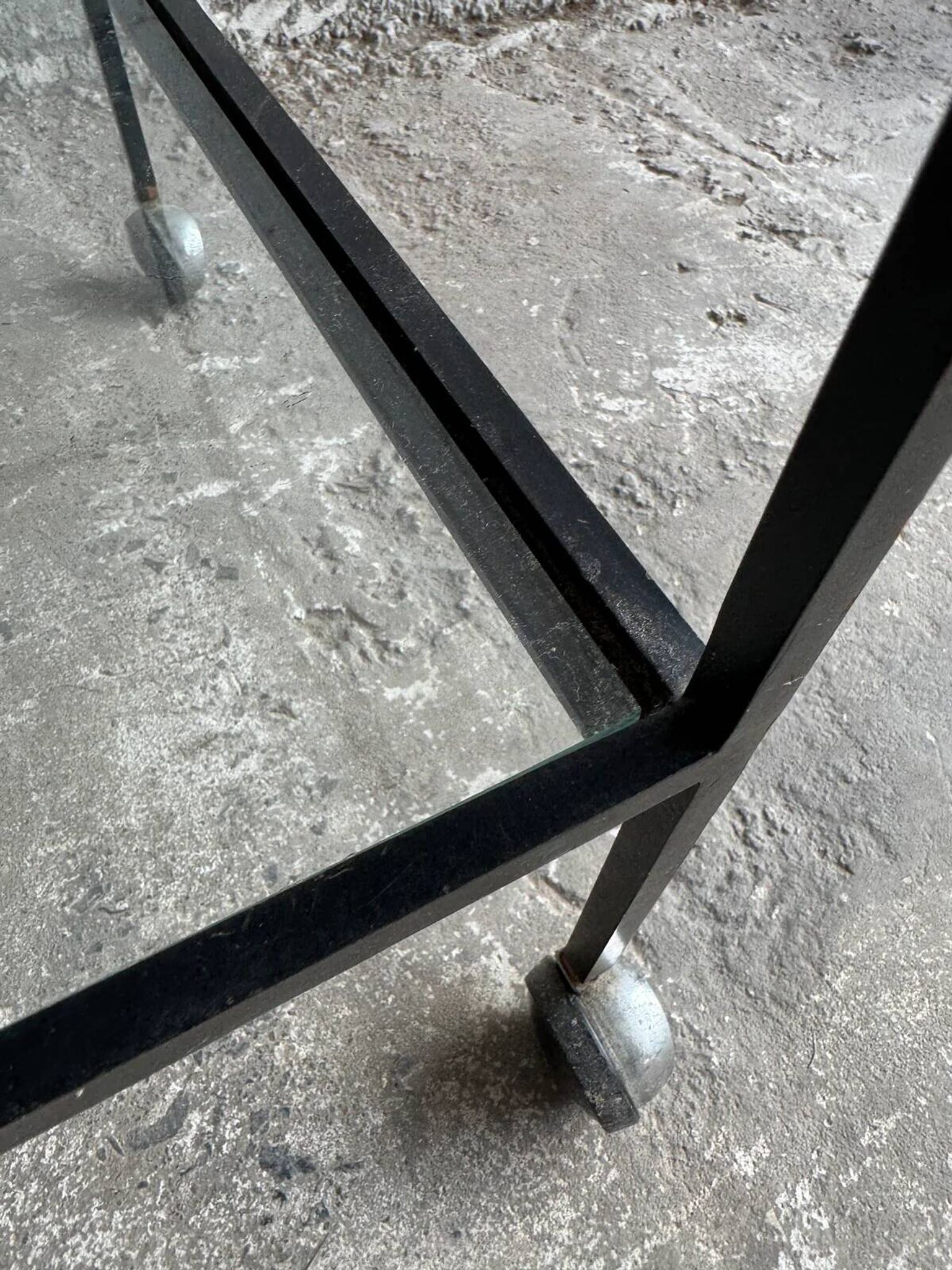Herbert Hirche black metal side table with chrome tubular frame and laminated top, Bauhaus 1950s