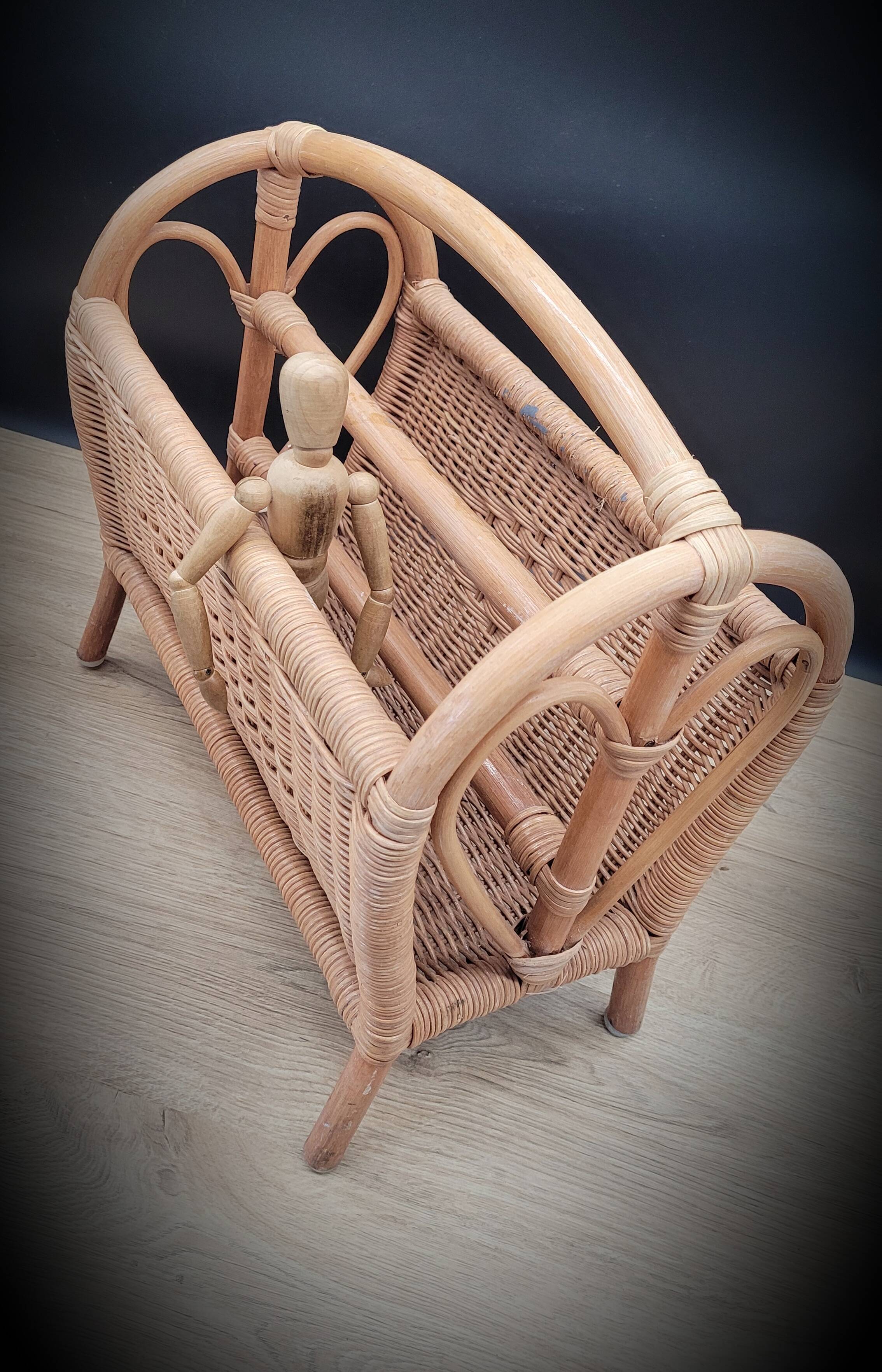 Rattan heart magazine rack