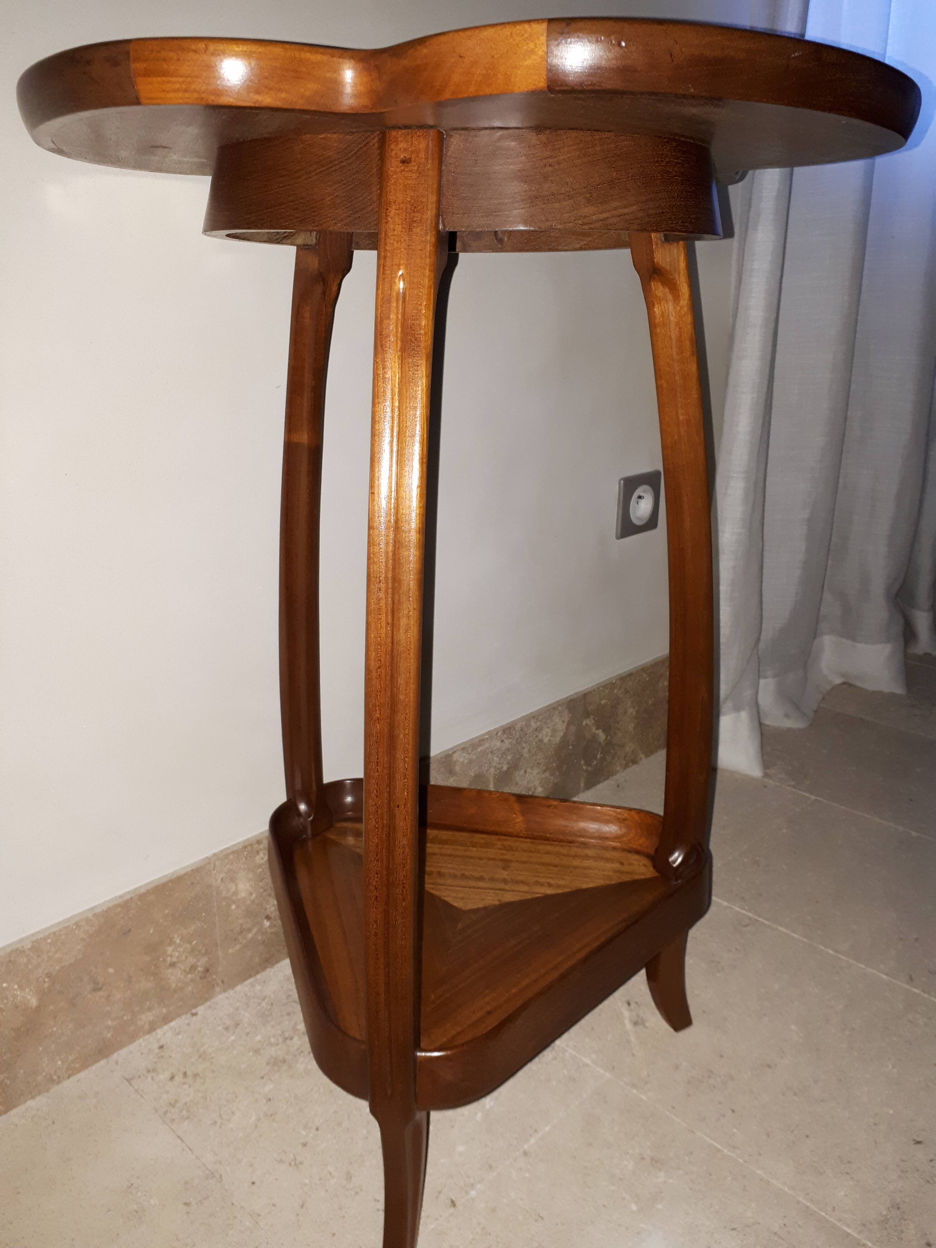 Majorelle pedestal table with thistle