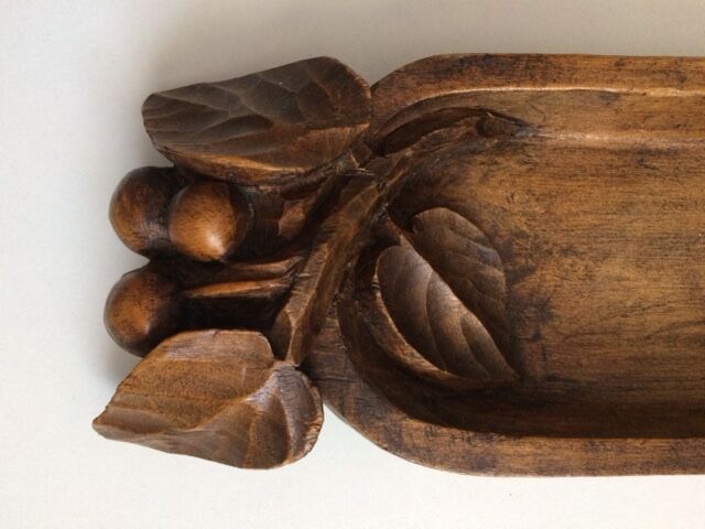 Art Deco wooden bread cut