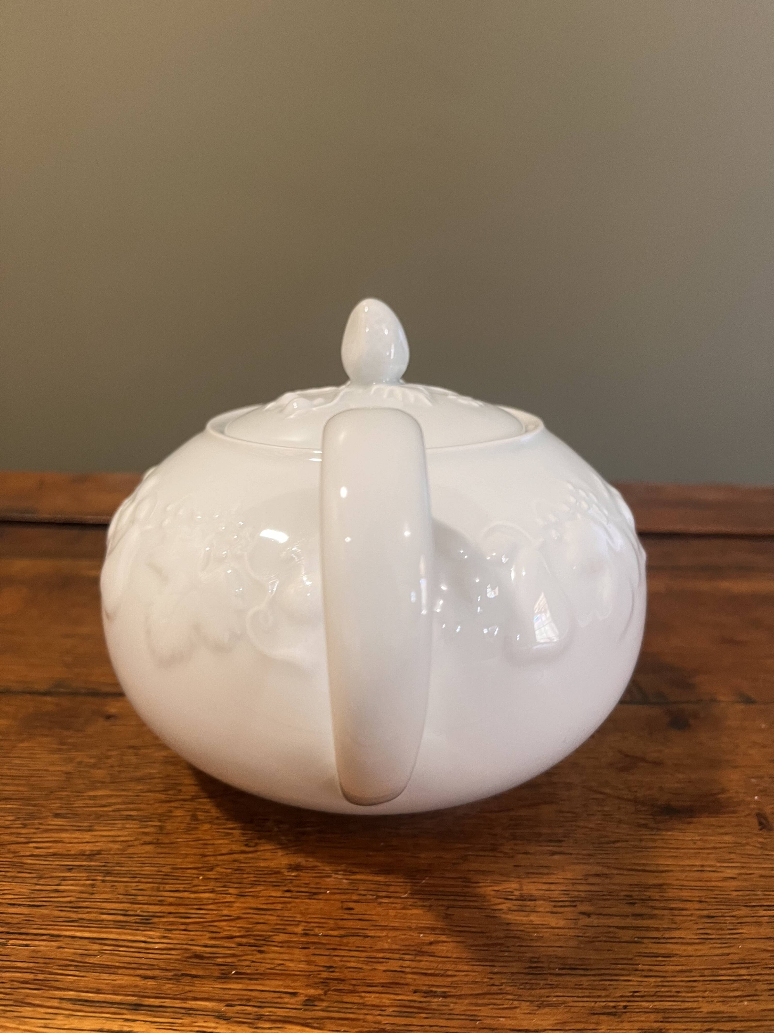 Porcelain teapot Philippe Deshoulières