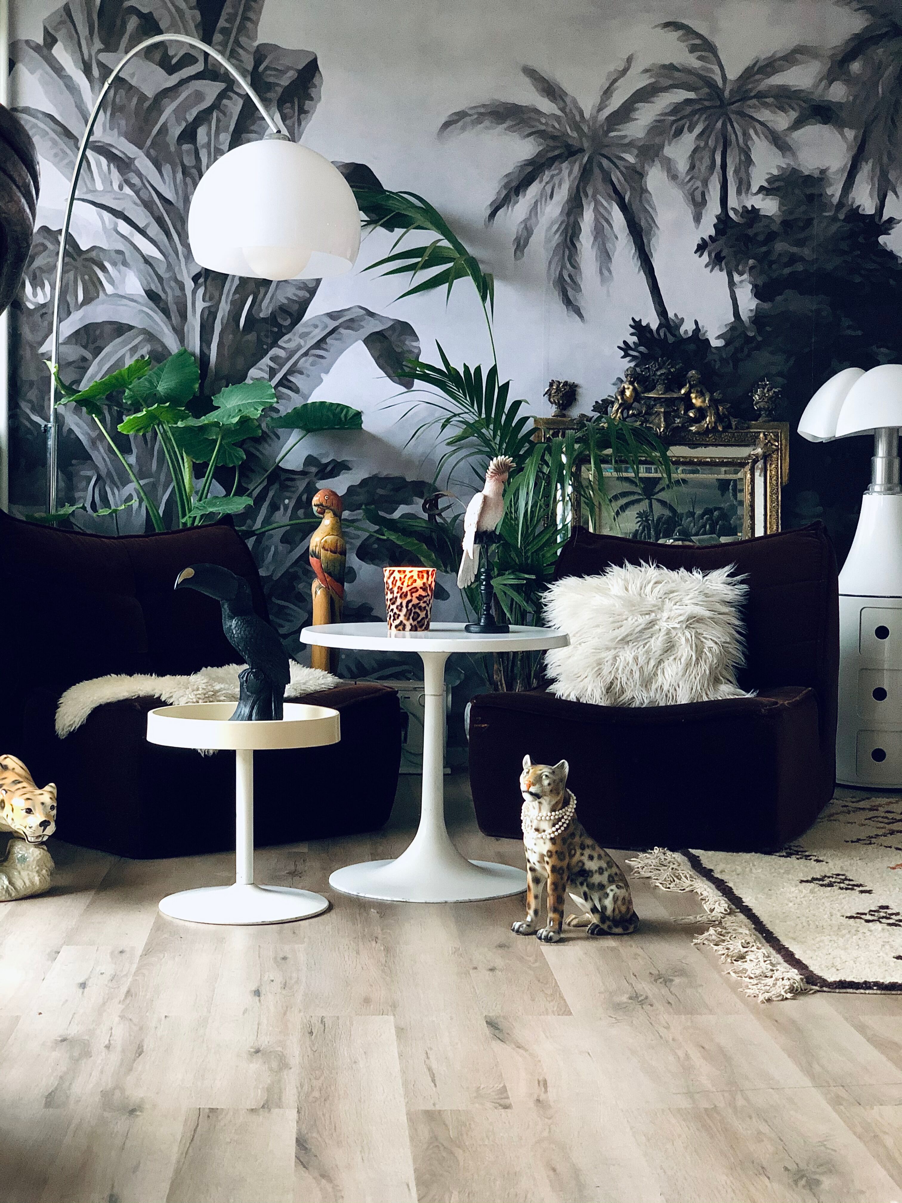 Tulip foot coffee table