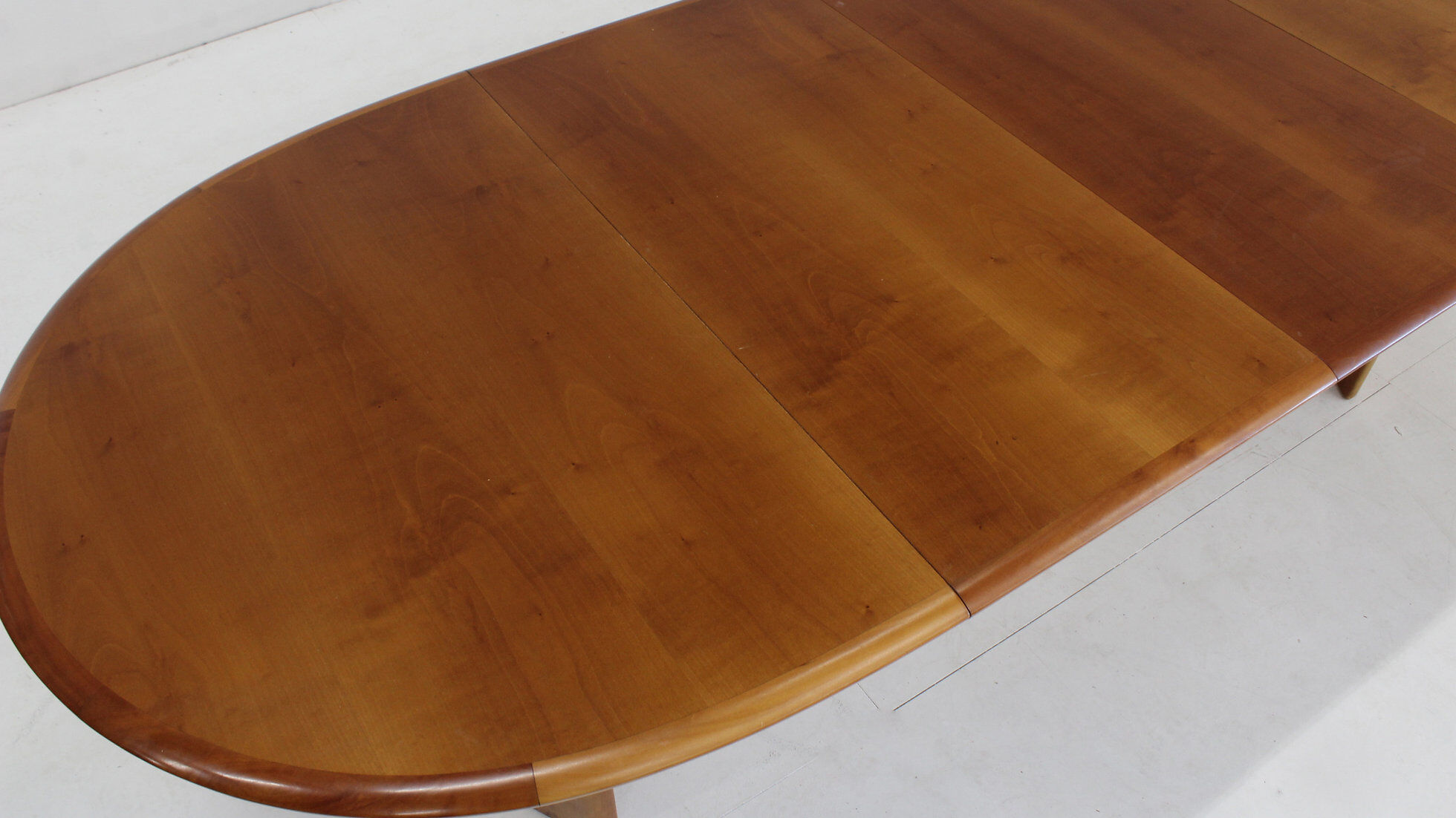 Vintage oval extendable dining table