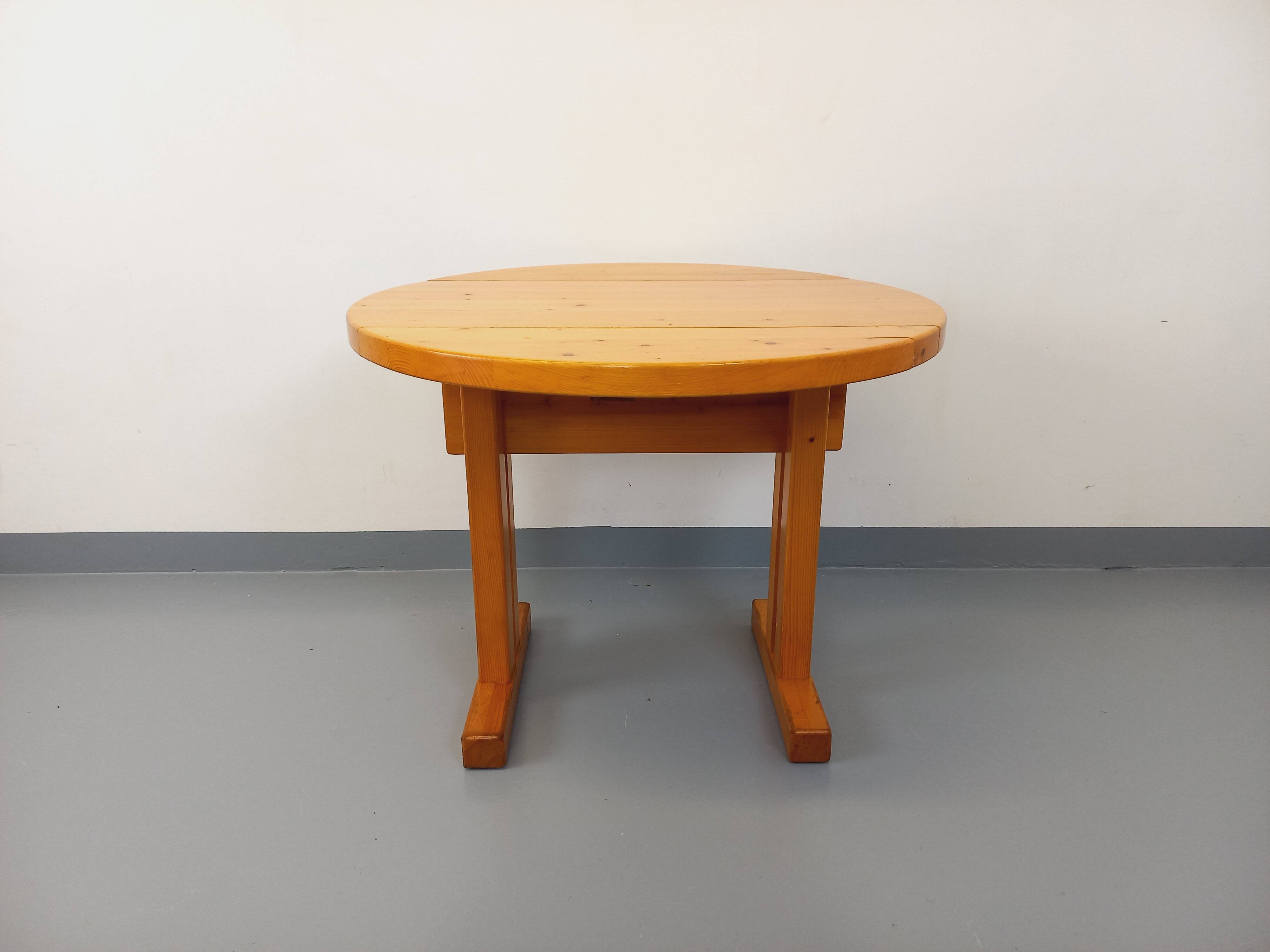 Vintage Charlotte Perriand Les Arcs round pine dining table from the 60s 70s