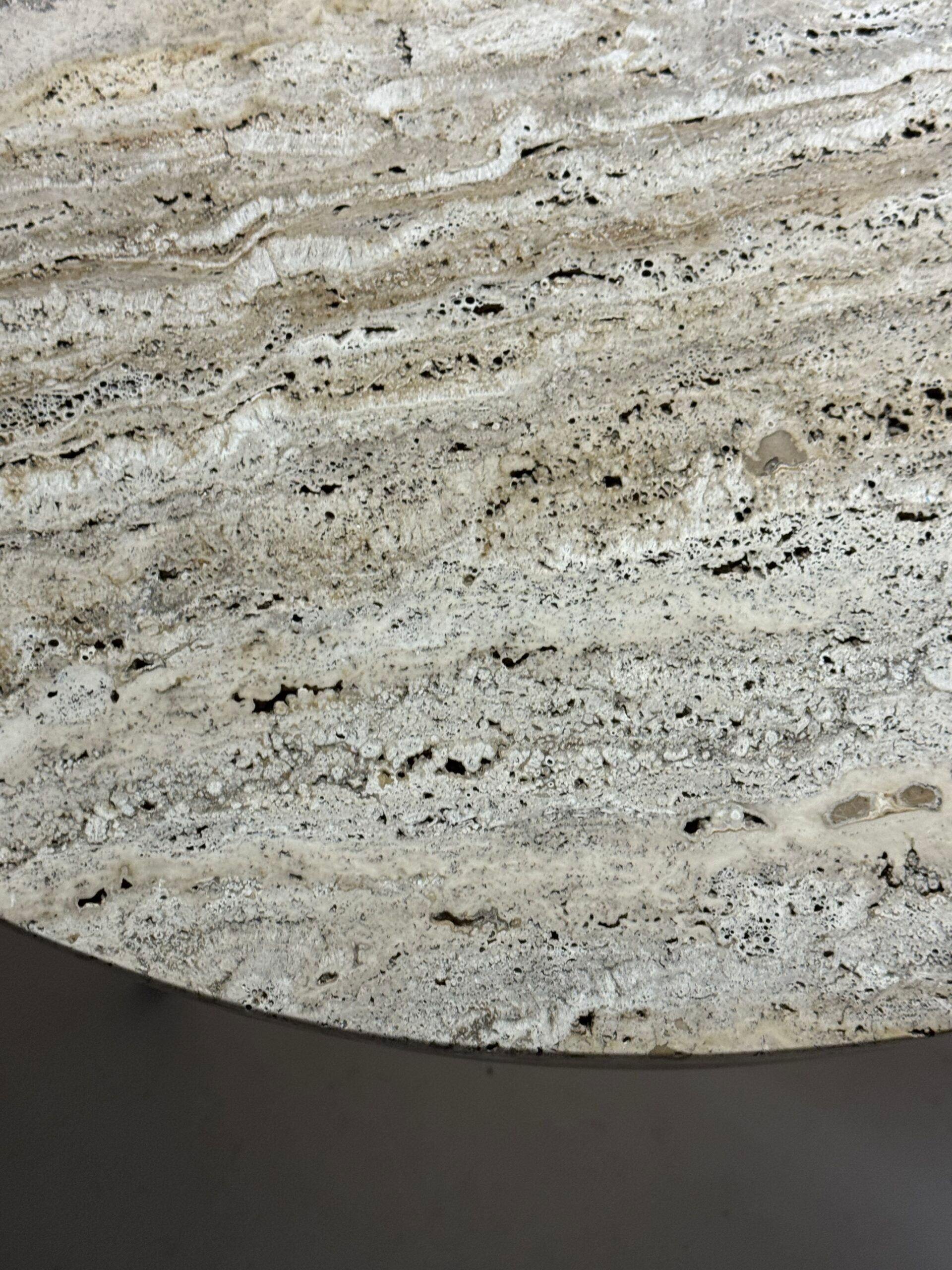 Table basse en marbre travertin