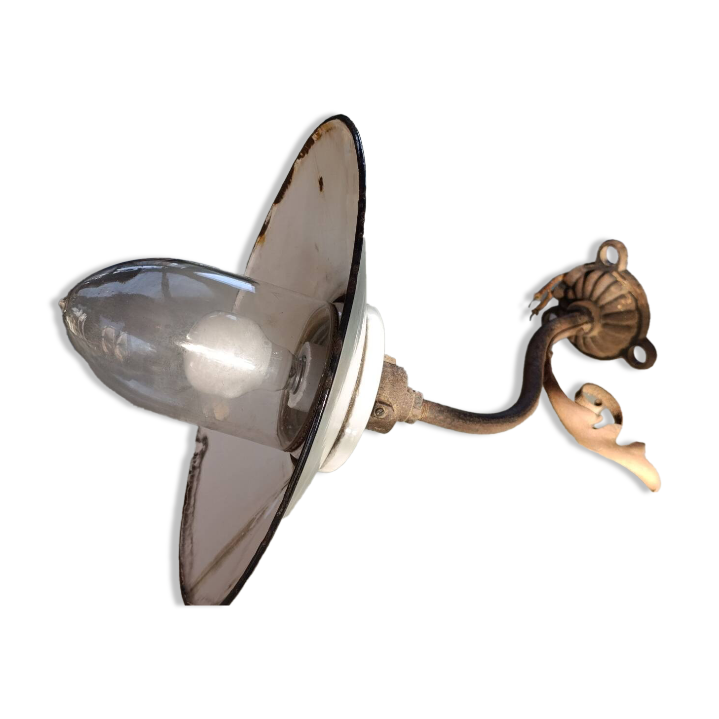 Industrial outdoor wall light