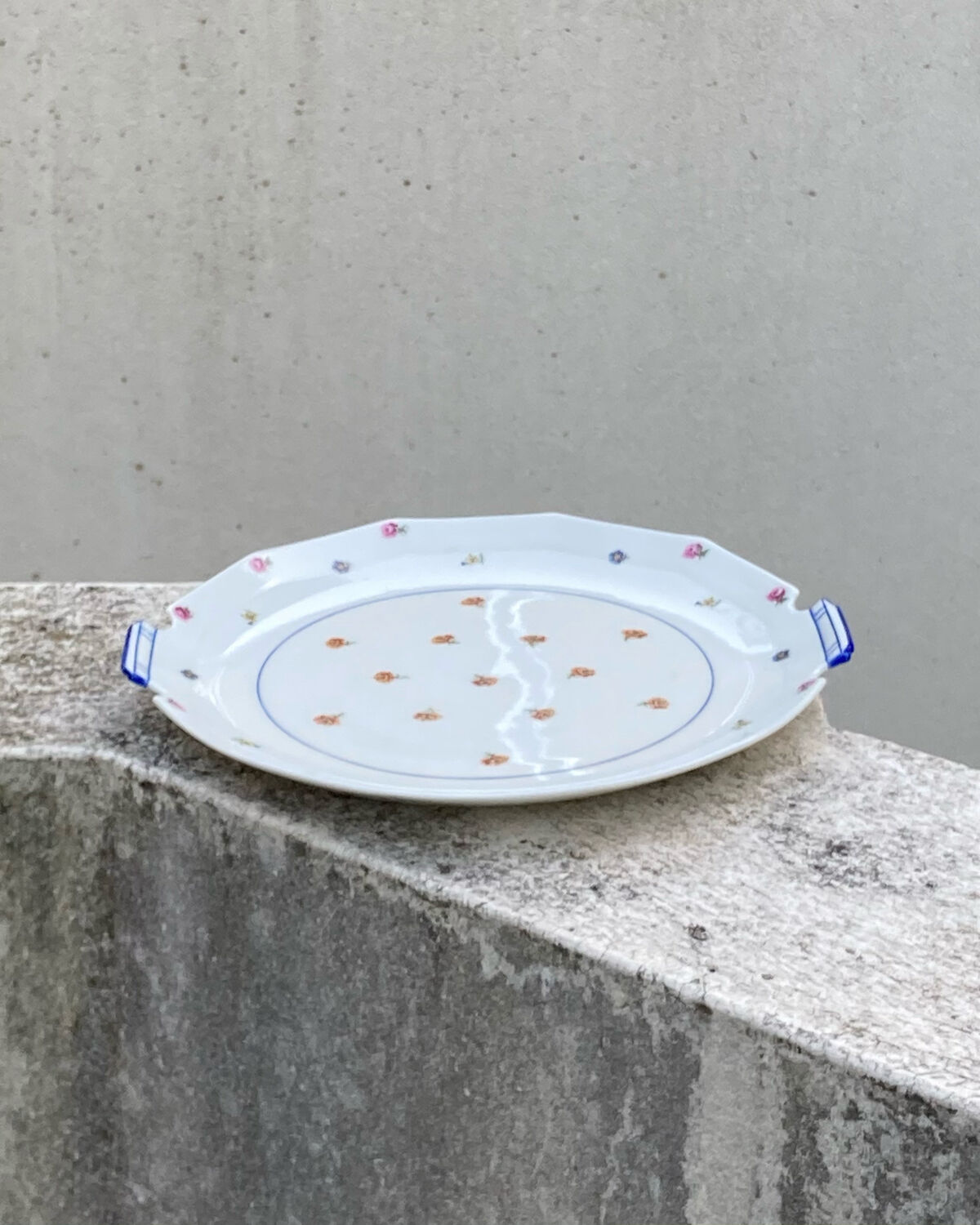 Small flower dish in Limoges porcelain