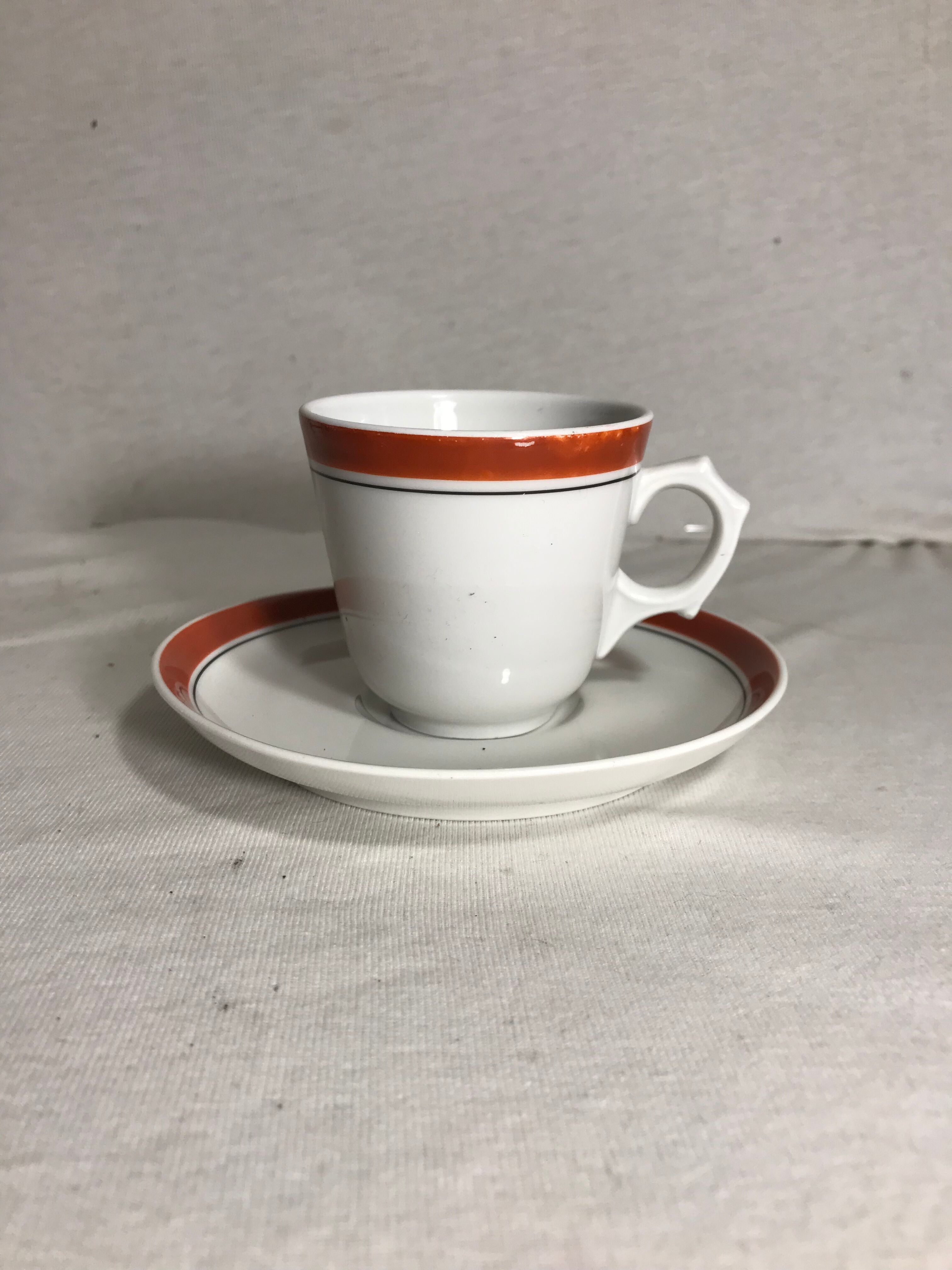 Teapot Pillivuyt and 4 vintage ceramic cups