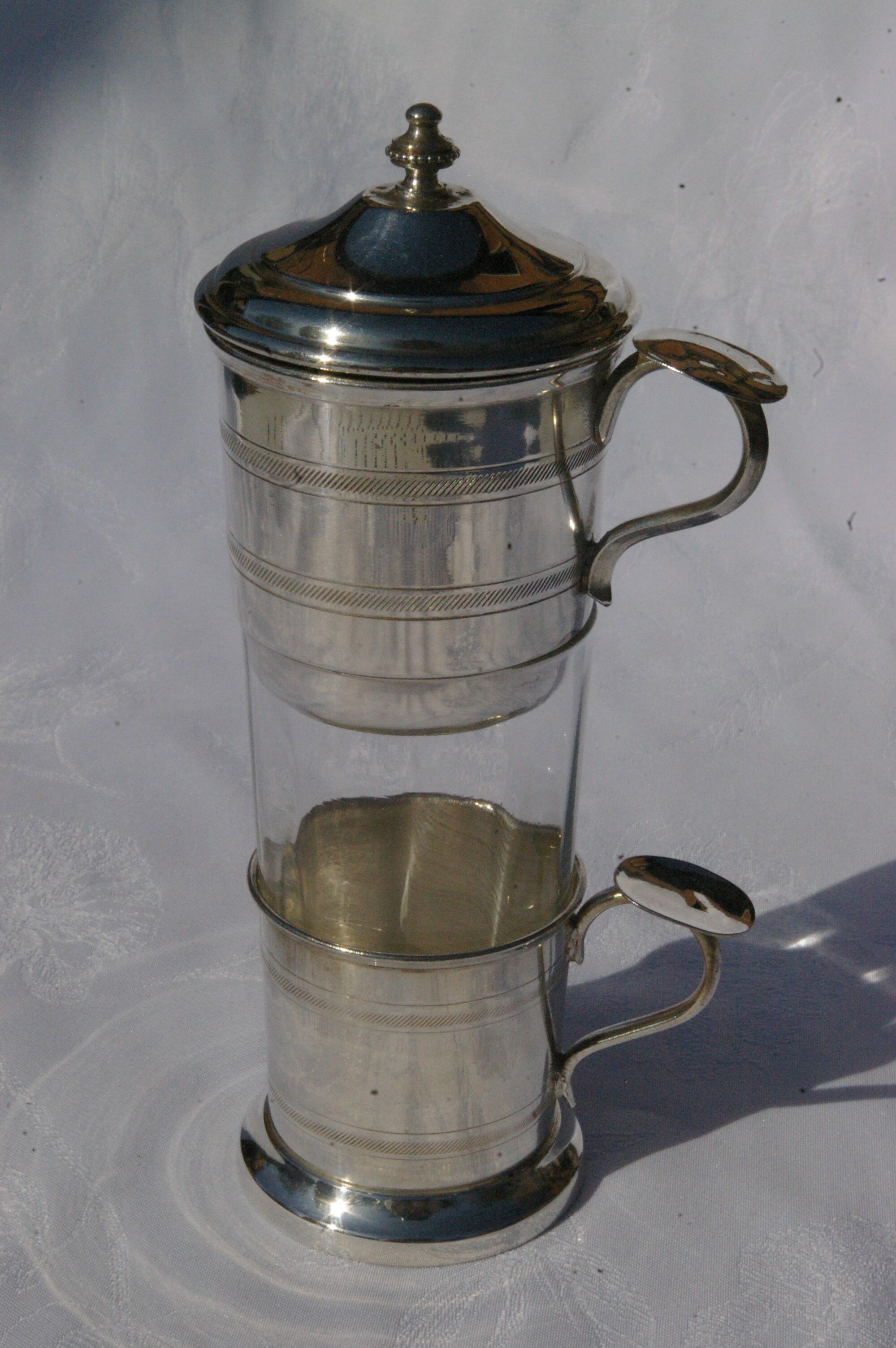 Tisher cup in silver metal and glass