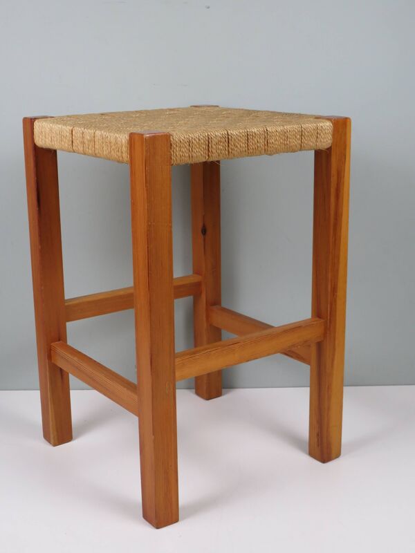 Tabouret vintage en bois avec assise tressée – années 60/70