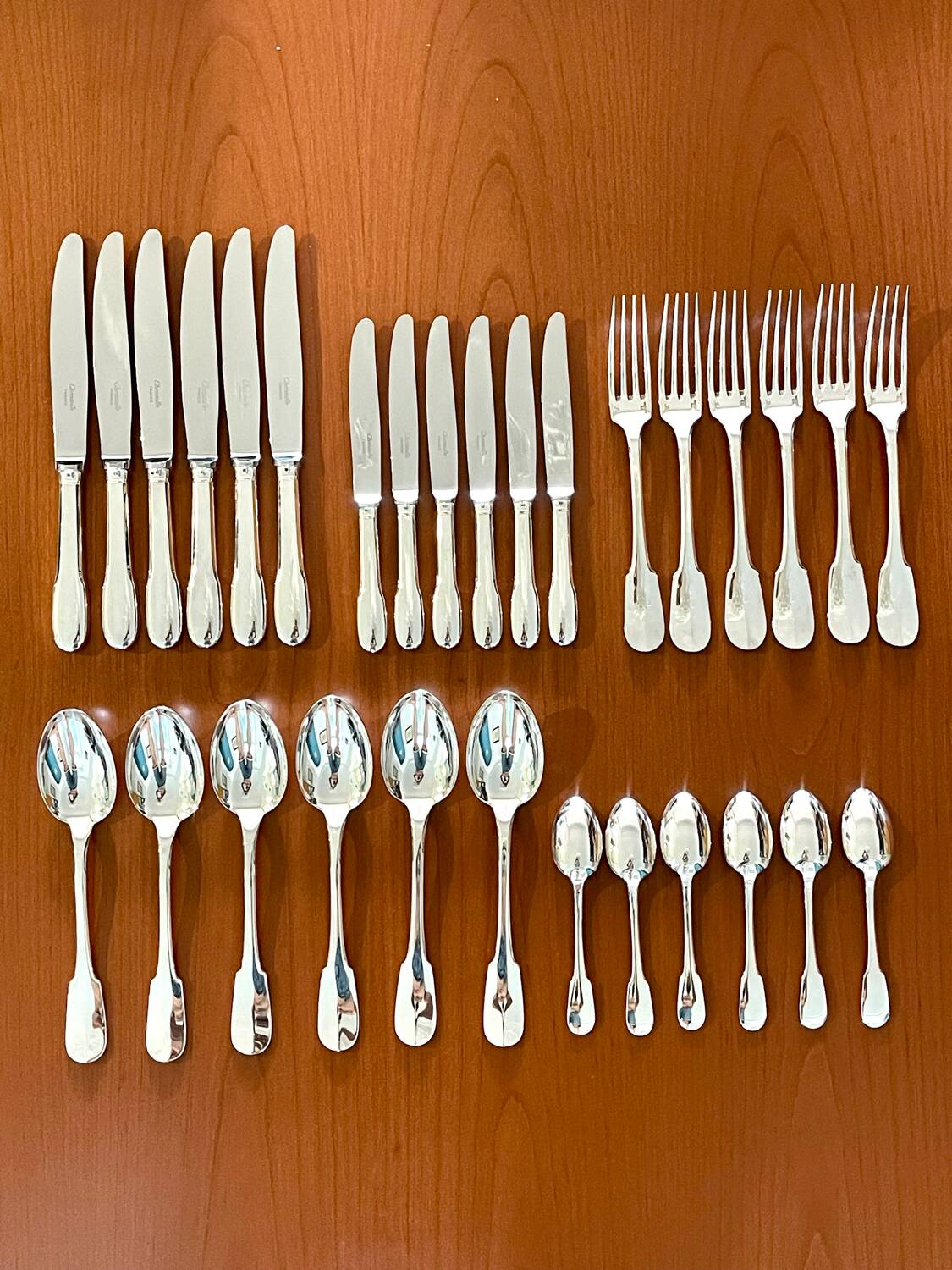 Christofle Cluny cutlery set for 6 people, 30 pieces, in new condition.