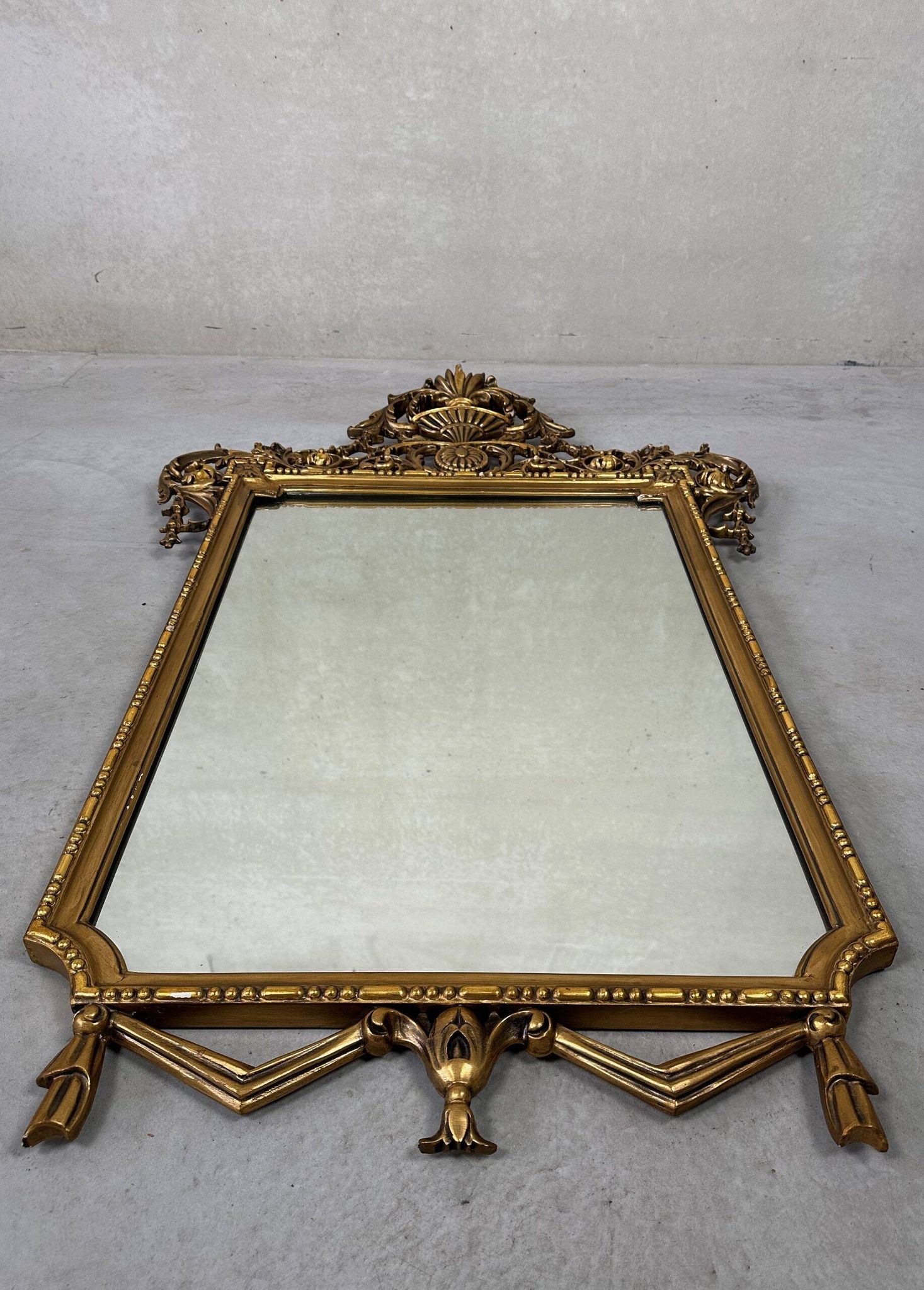 Grand miroir de cheminée doré – bois