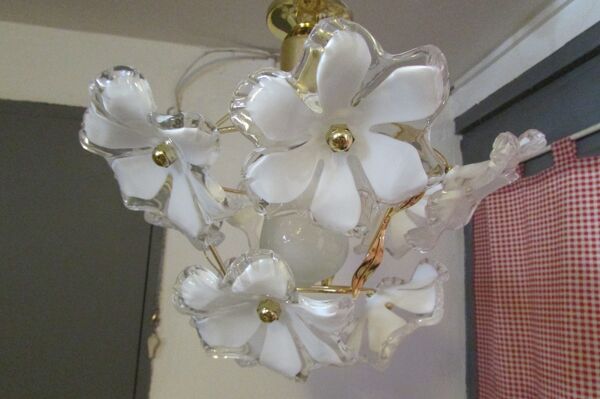 Lustre fleuri
