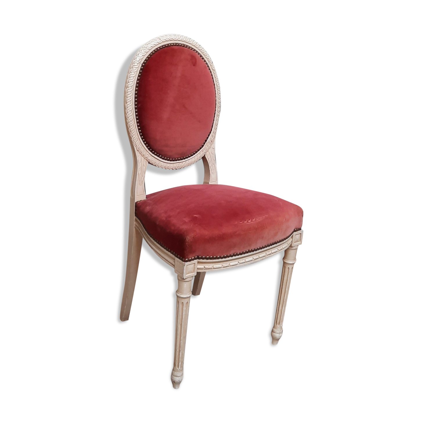 Chaise laquée blanche de style Louis XVI