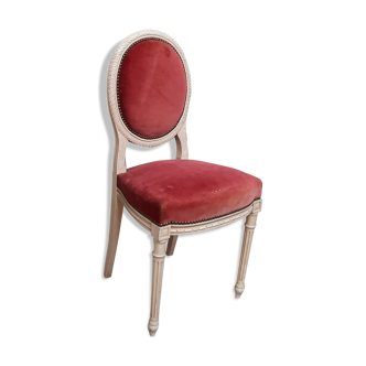 White laquered chair in Louis XVI style