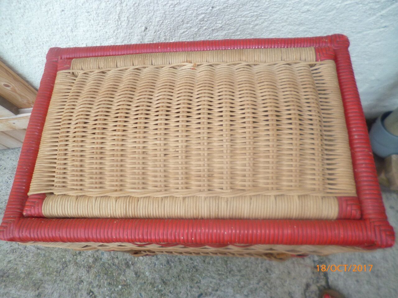 Worker in wicker and rattan scoubidou of the 1960s