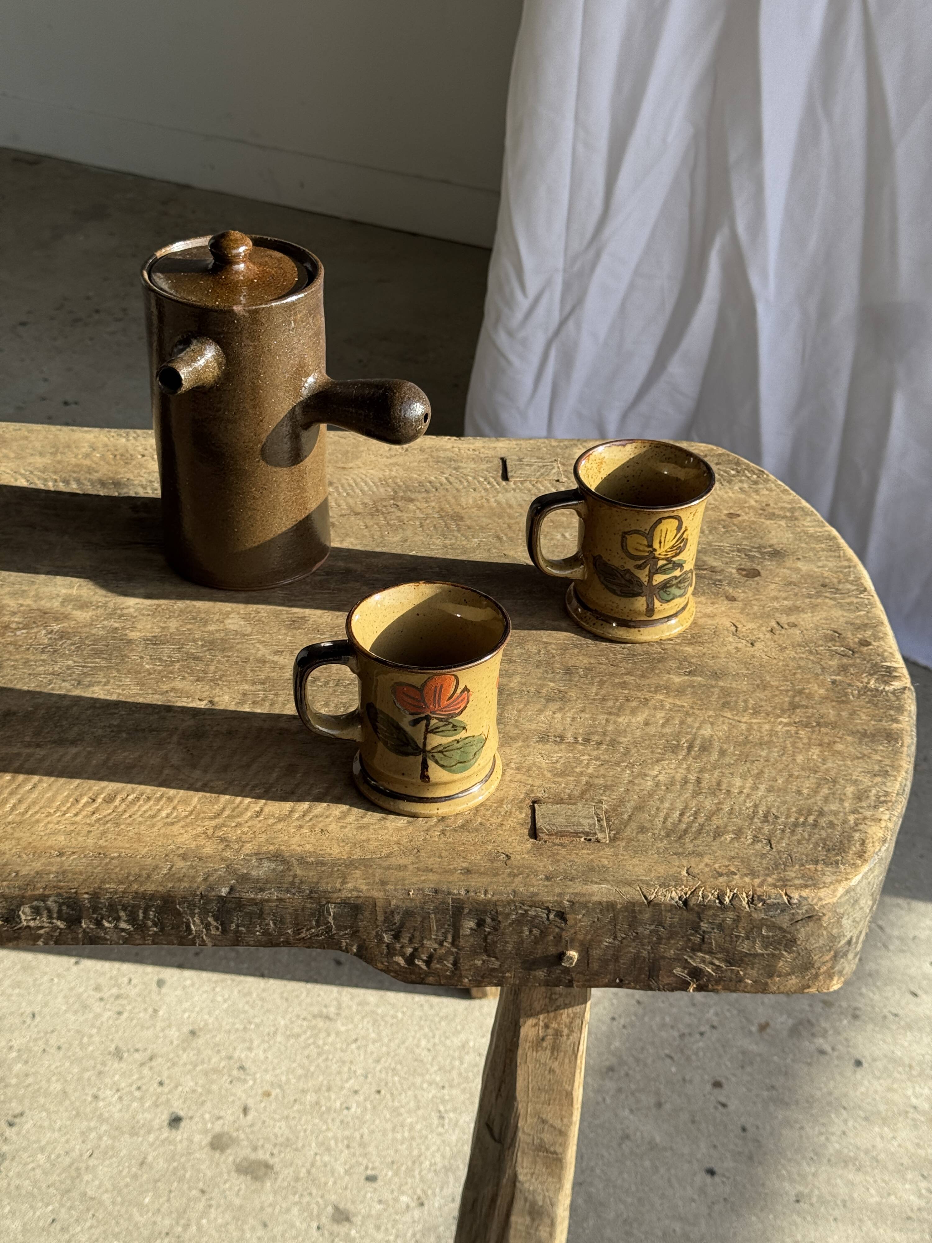 Set of 2 hand-painted flower mugs vintage stoneware H9.5