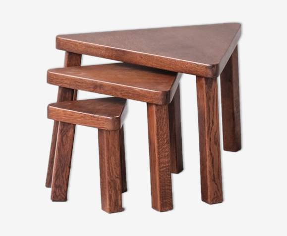 Ensemble de trois tables d’appoint triangulaires en chêne du milieu du siècle