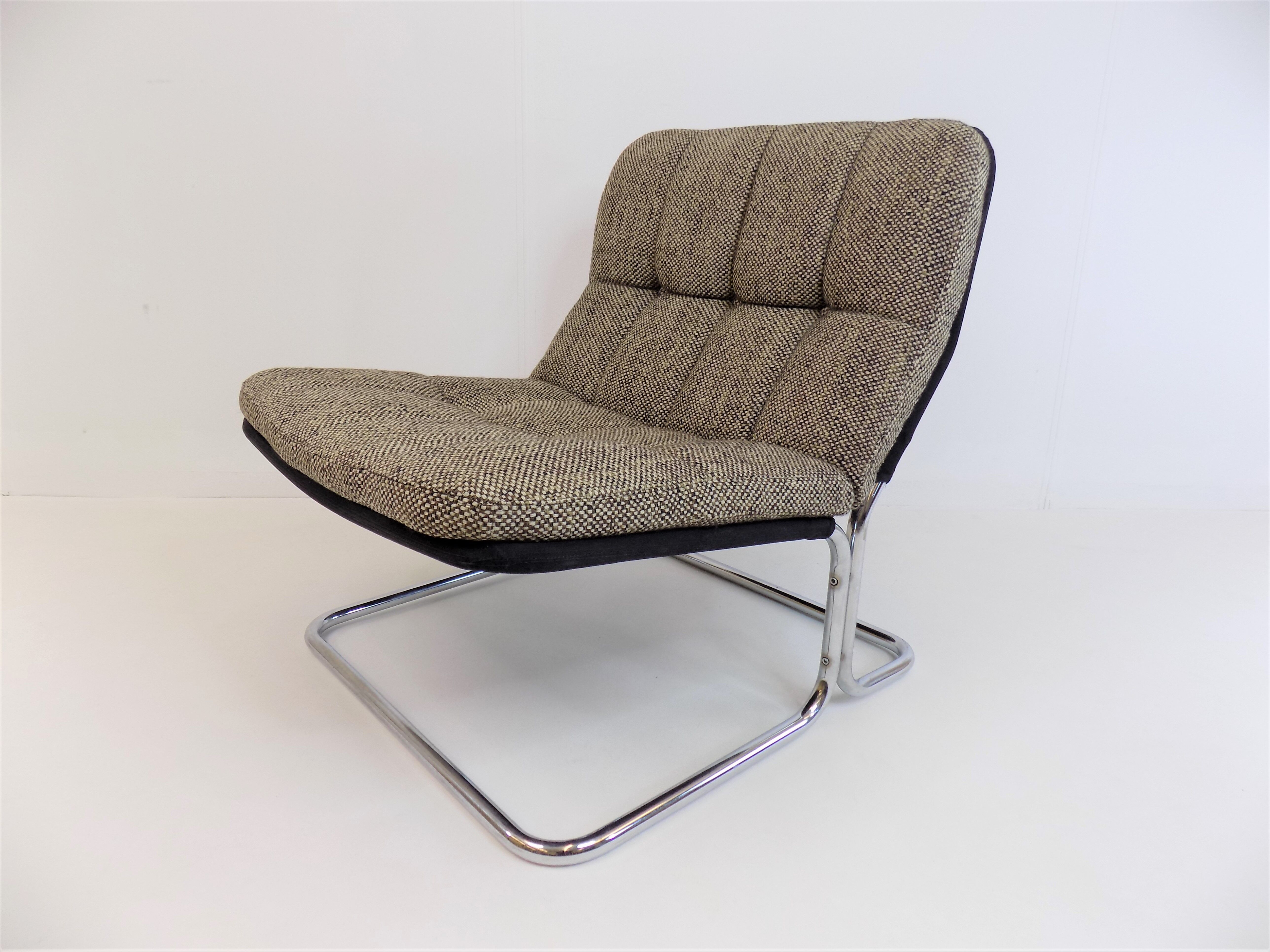 DUX International lounge chair