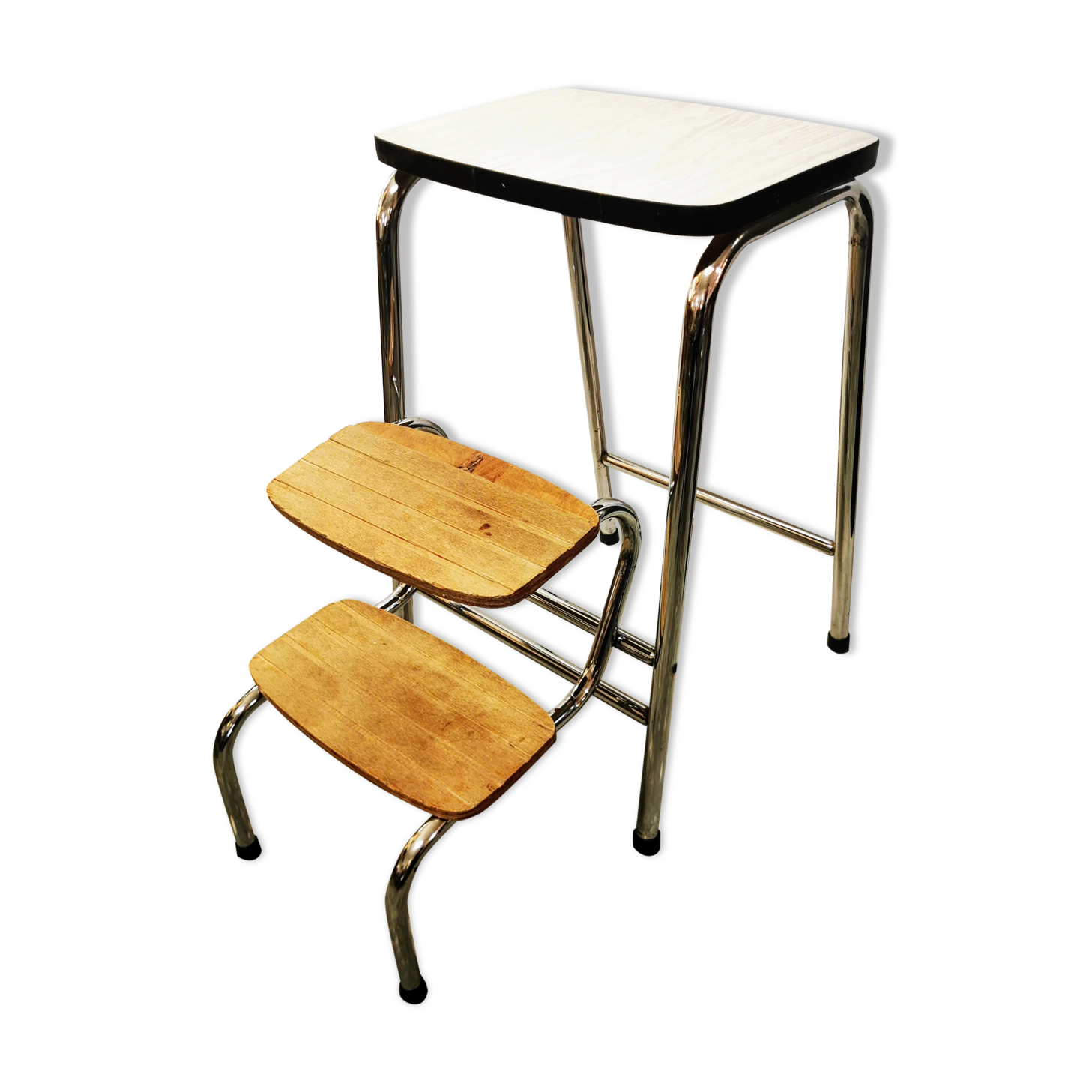 Retractable foot step ladder