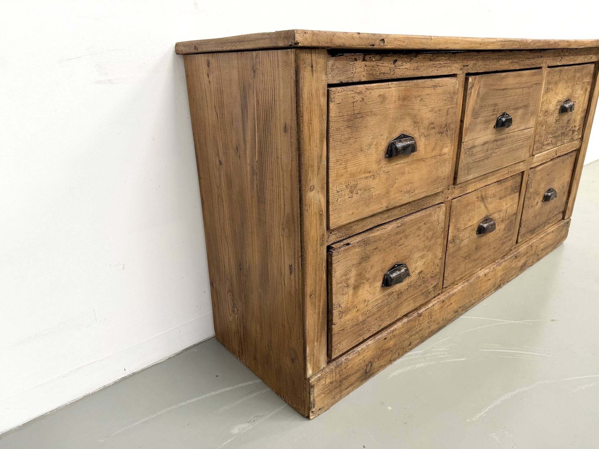 Six-drawer workshop cabinet