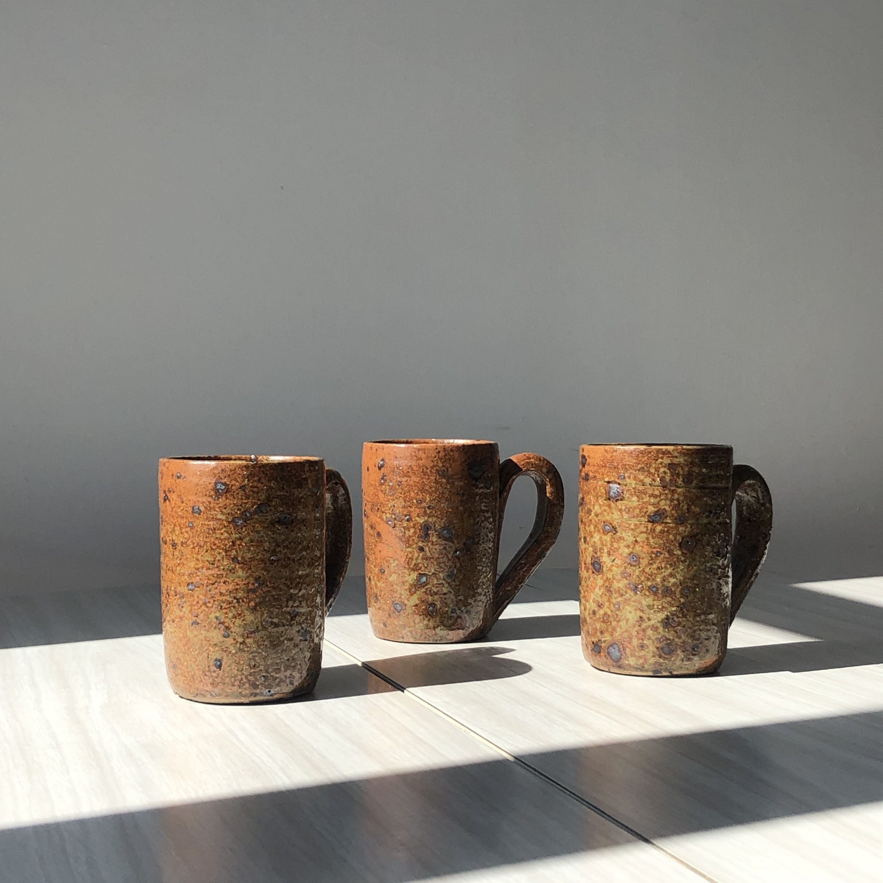 Lot de 3 mugs/tasses en grès pyrité