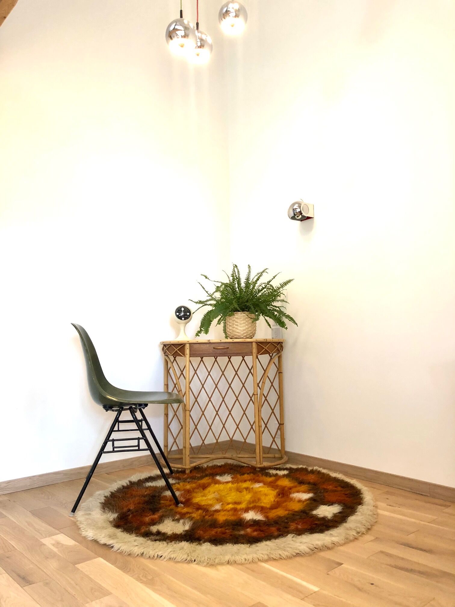 Vintage round carpet with long piles 70s