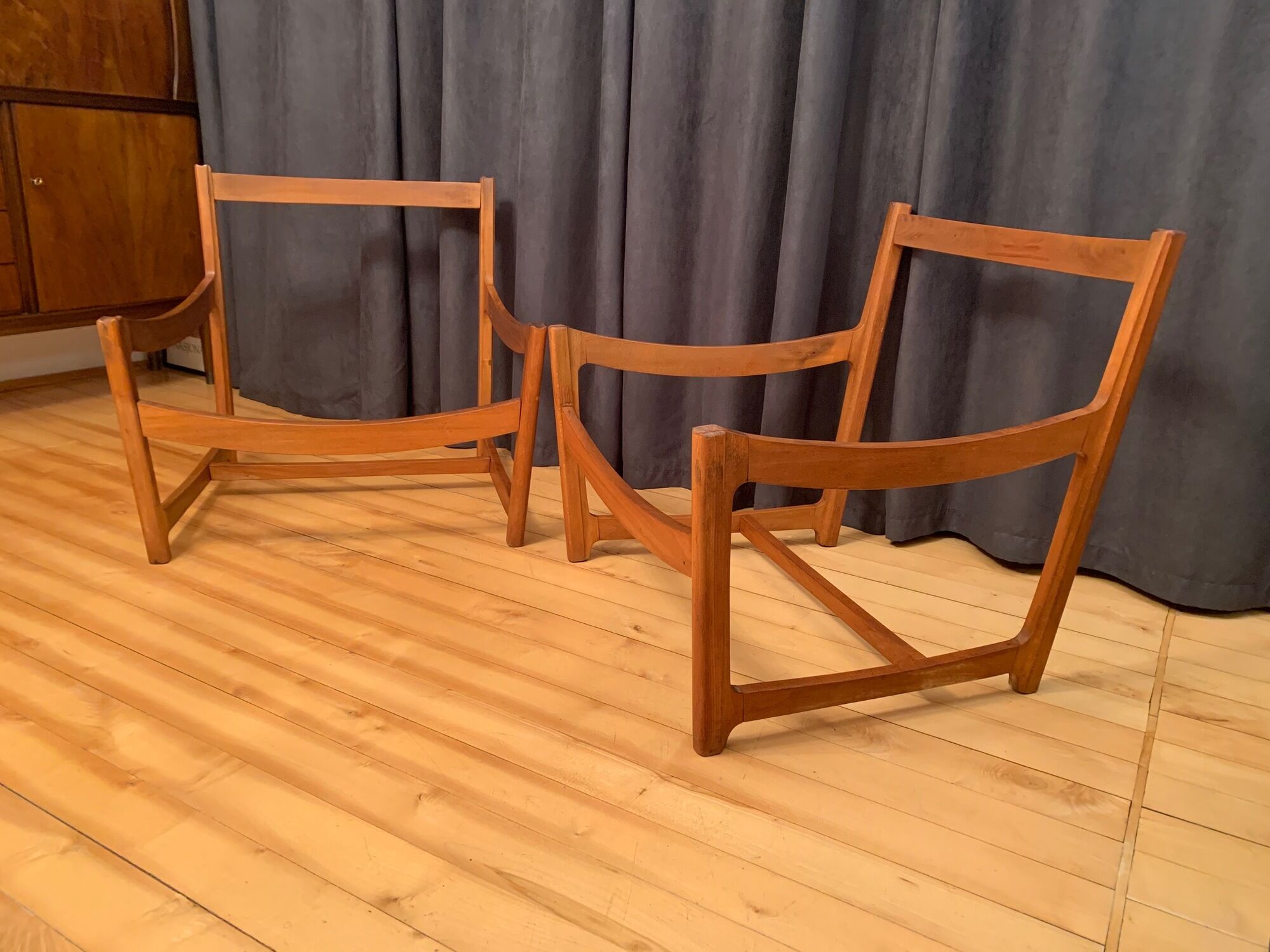 Une paire de fauteuils Tchécoslovaquie années 1970
