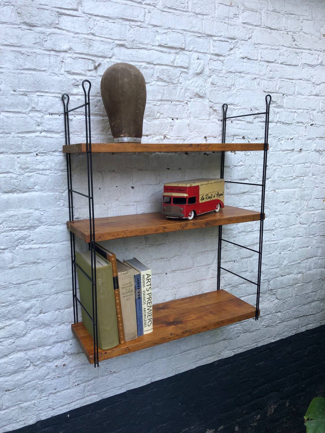 Wall shelf