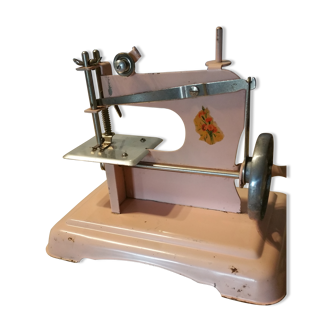 Toy sewing machine