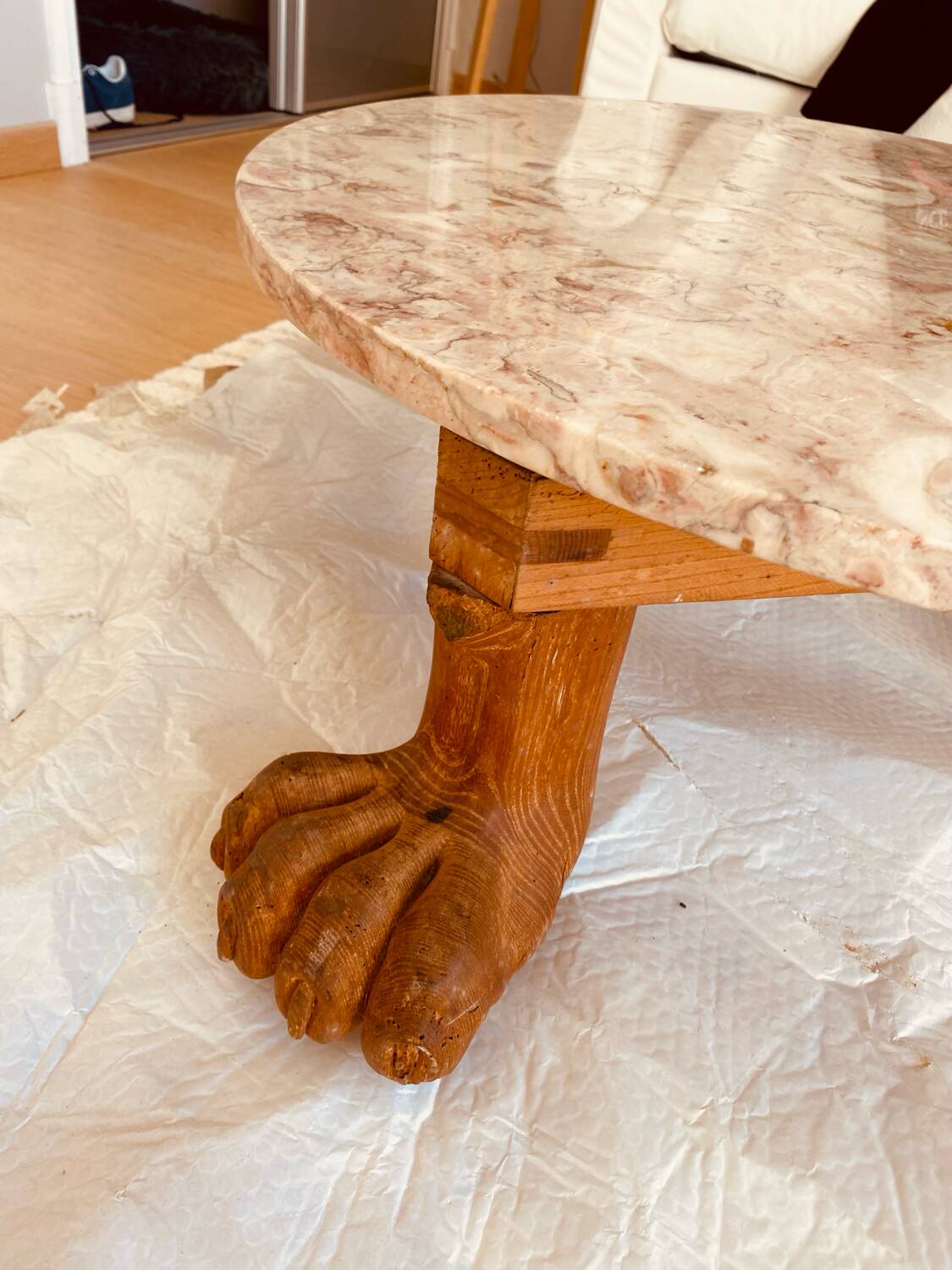 Table basse marbre pieds sculptés anciens