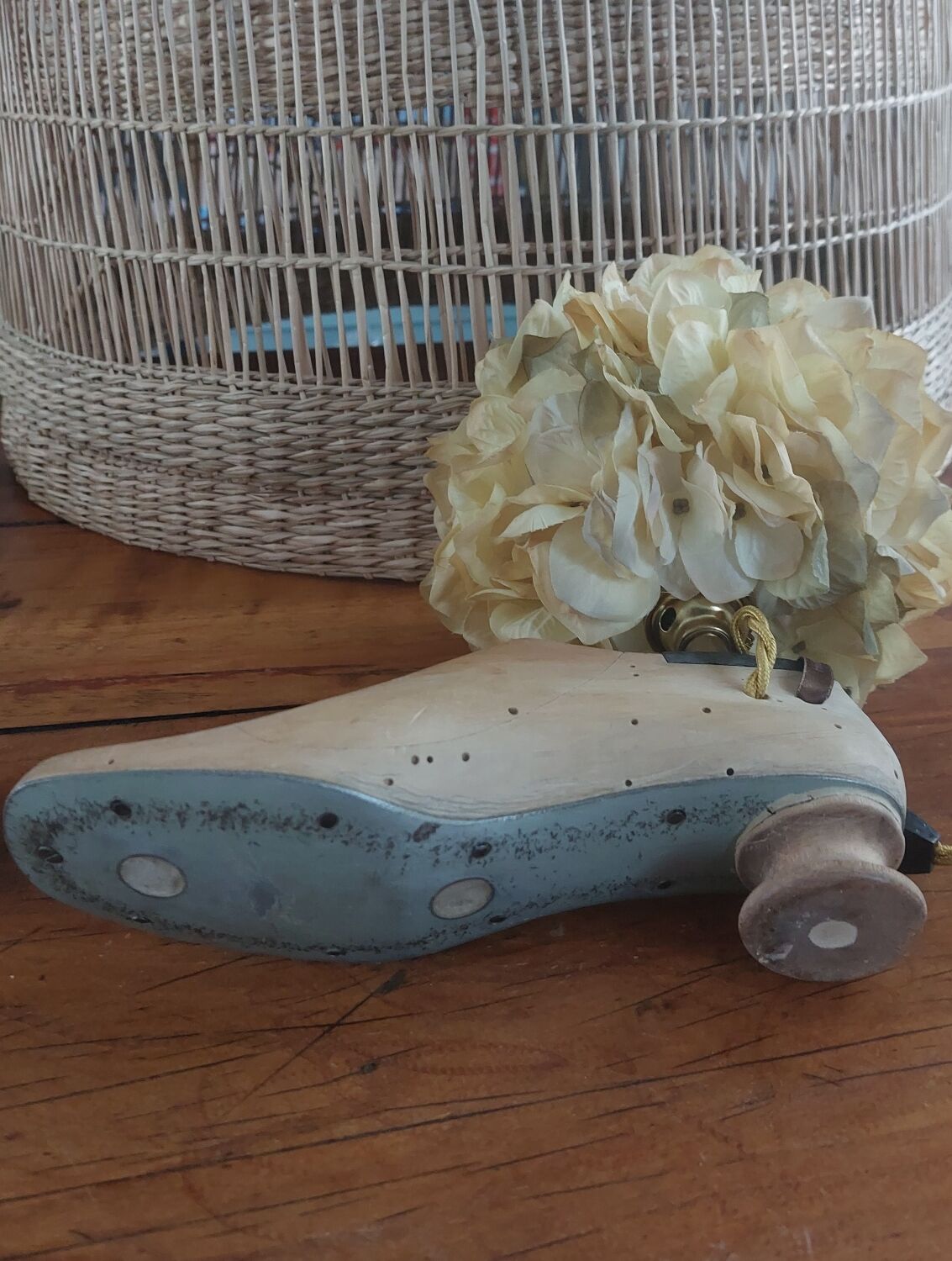 Table lamp wood shoe tree