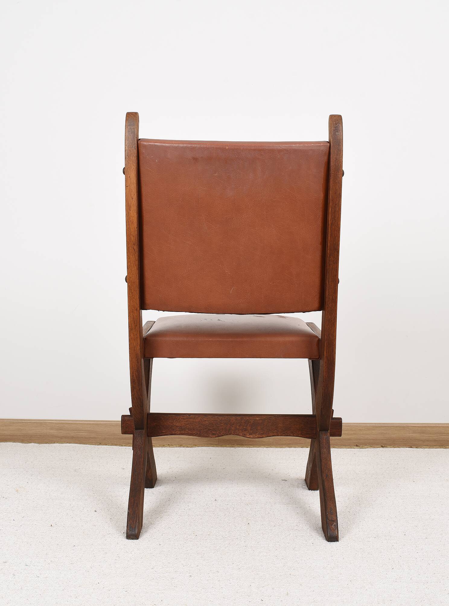 Pair of brutalist style chairs, in wood and leather.