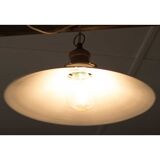 Suspension en opaline blanc avec choquet en laiton
