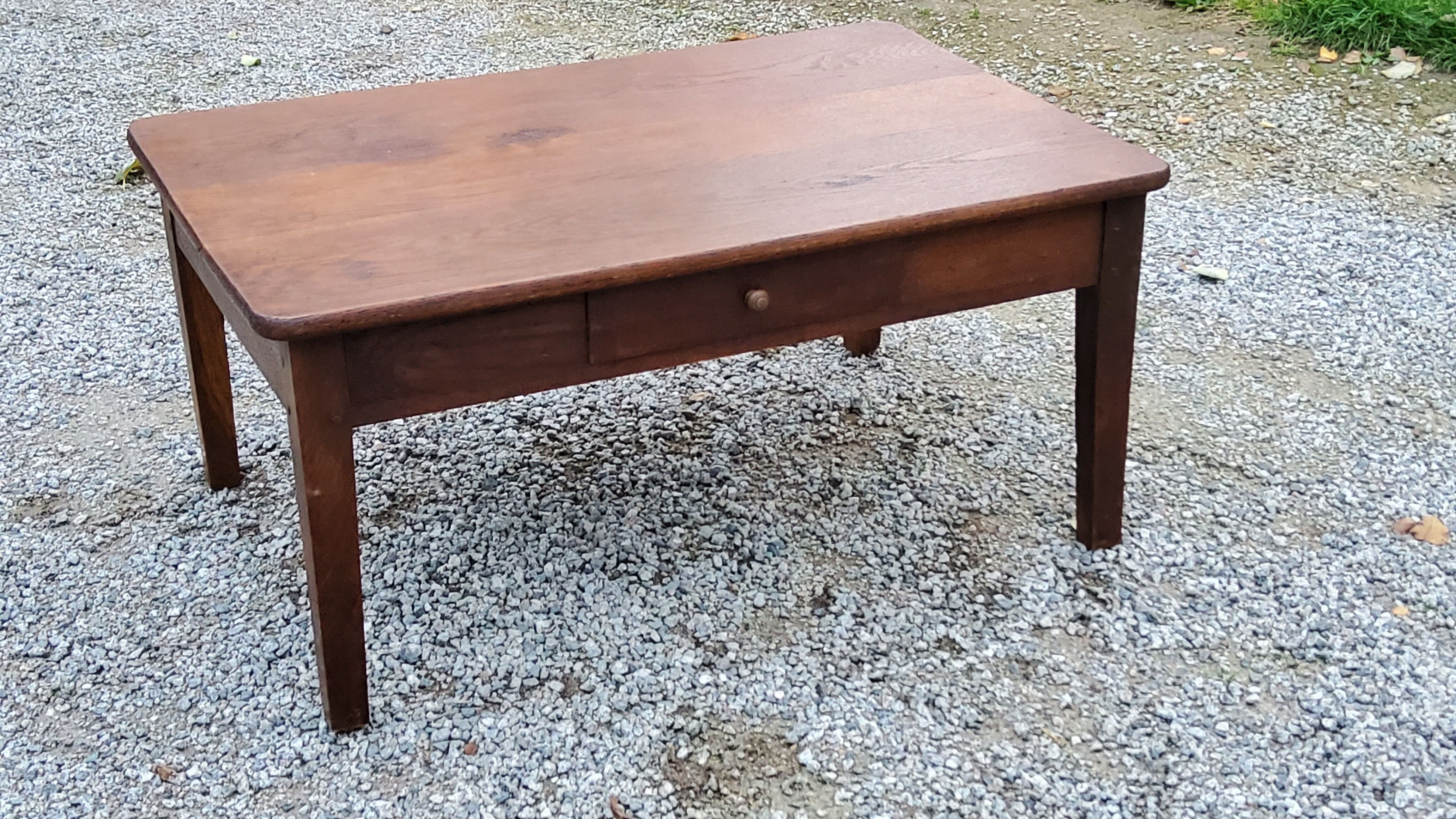 Oak farmhouse coffee table 1 drawer nineteenth century feet bobbins