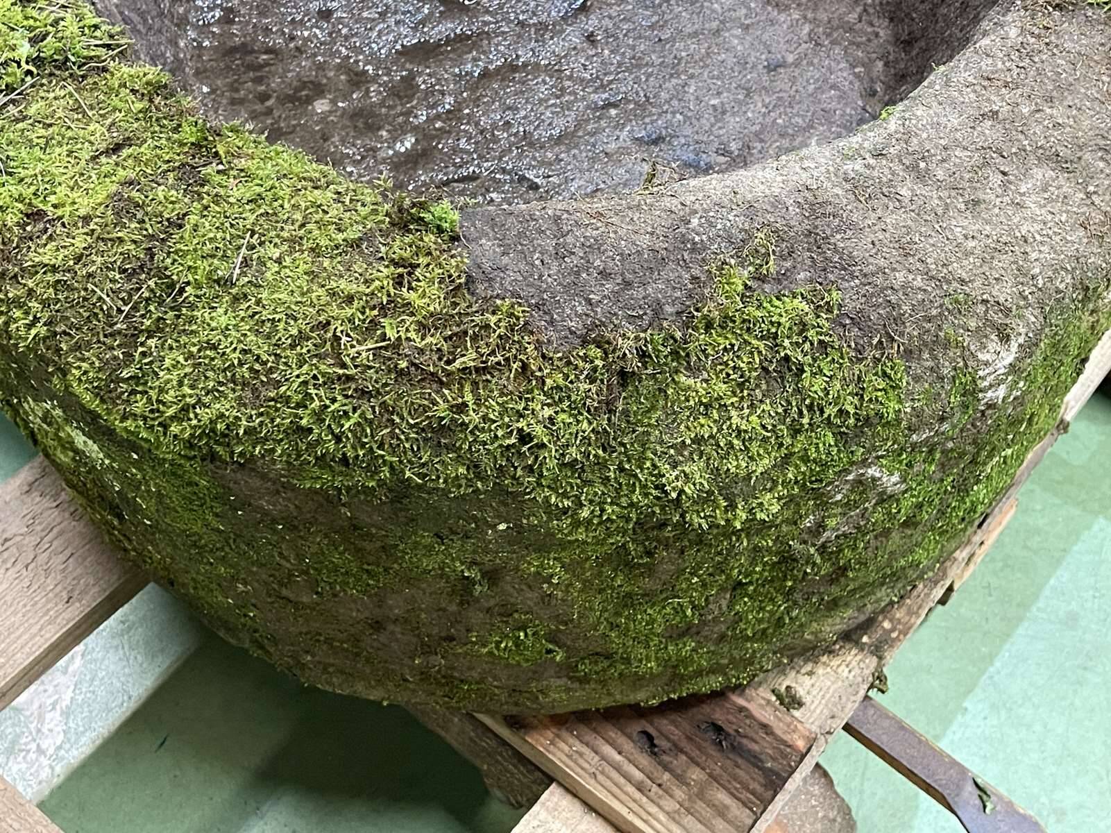 19th century granite trough in round shape - Ref J1-45