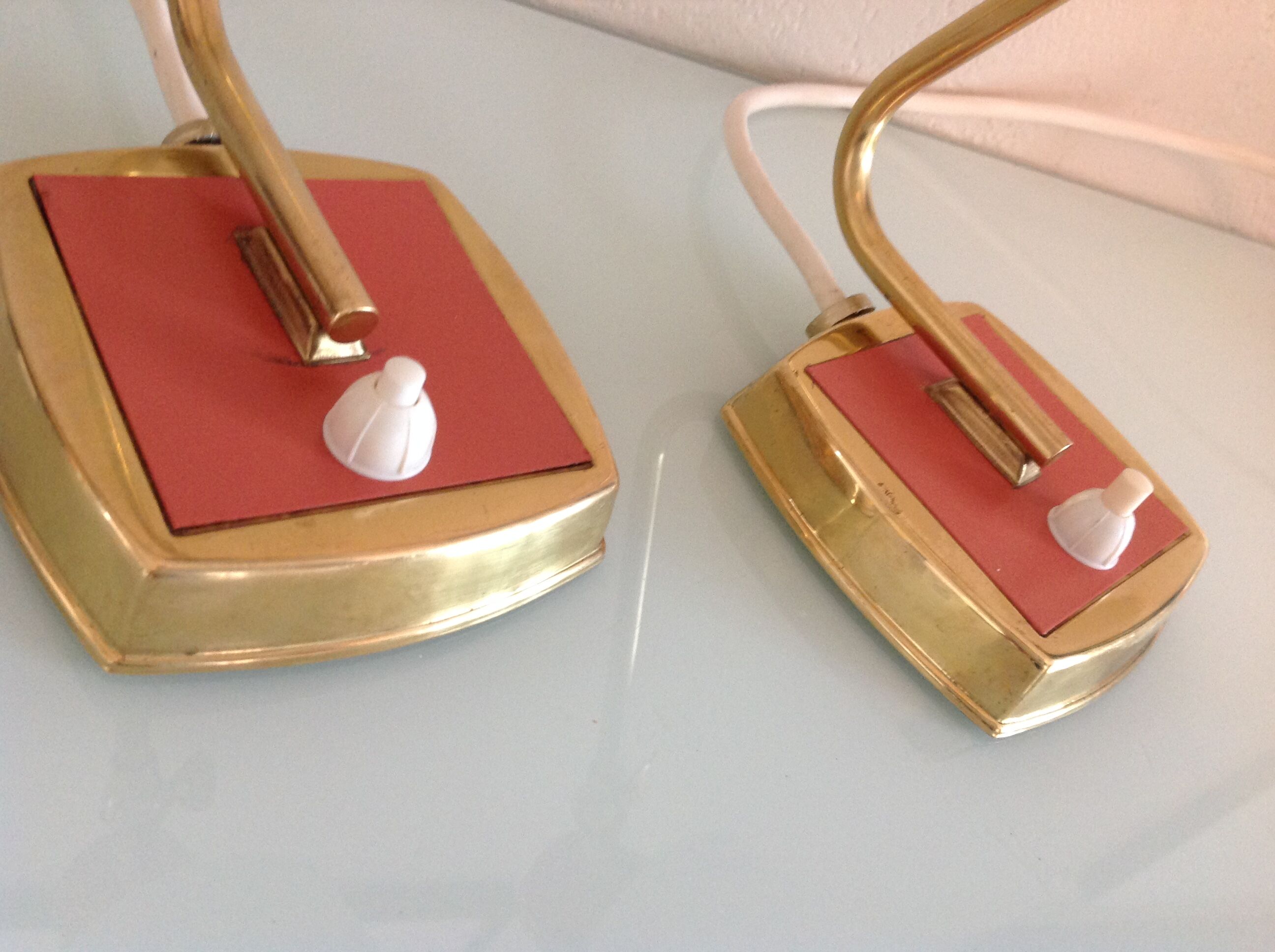 Pair of bedside lamps in structured white opaline and brass, vintage 60