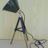 Tripod lamp with adjustable height