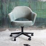 Knoll saarinen executive chair in original textile, swivel base