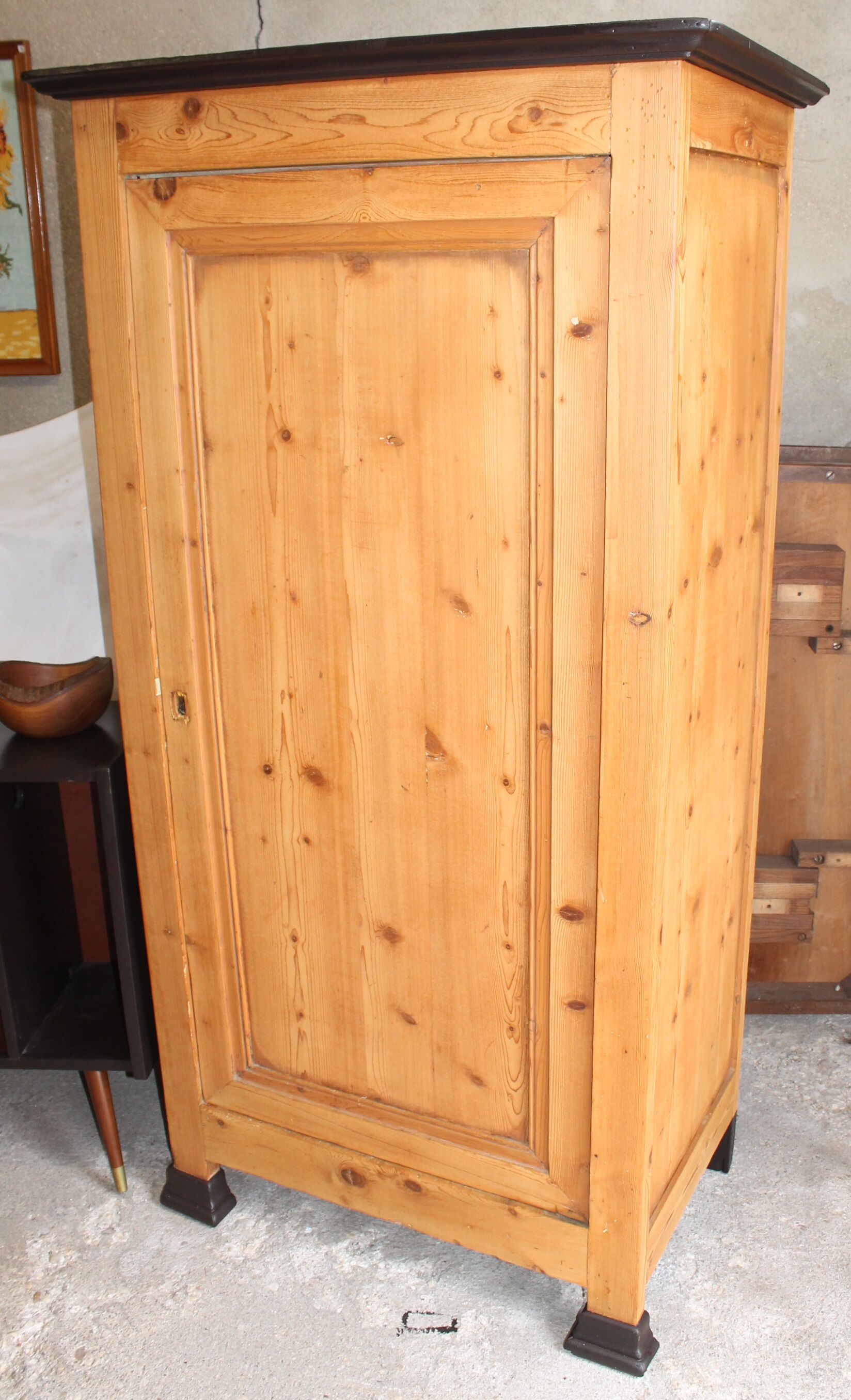 Parisian Cabinet rustic