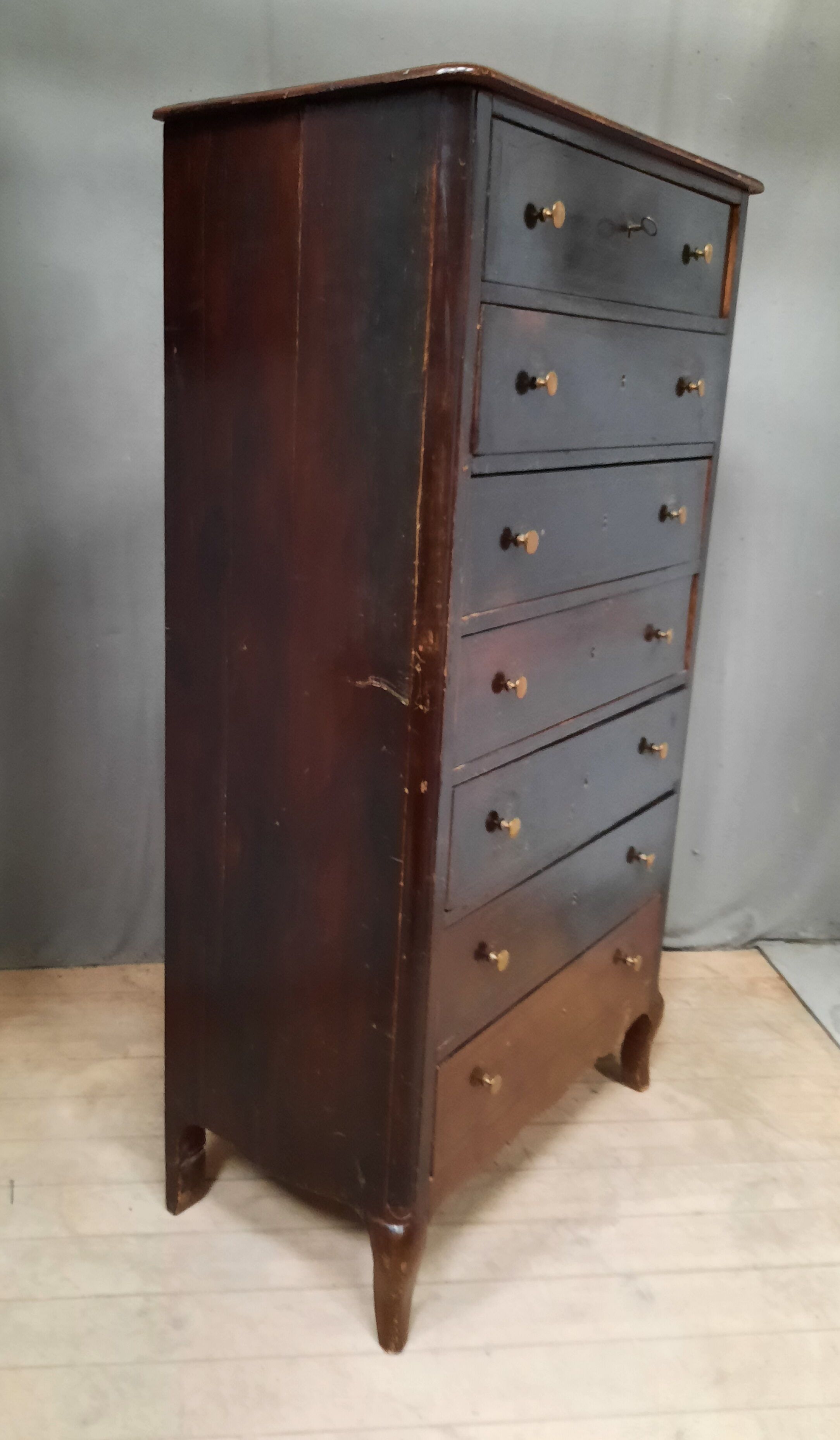 Furniture with 7 drawers in painted wood