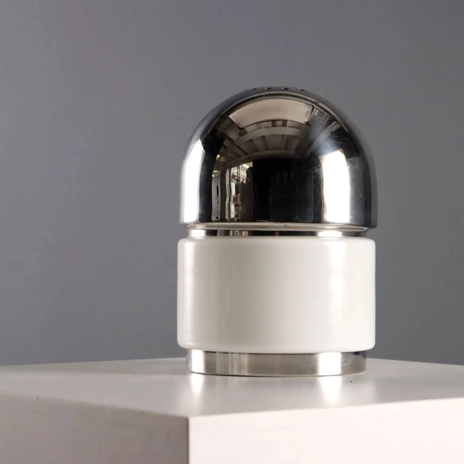 Pair of vintage Reggiani "Salt and Pepper" metal table lamps, 1960s design.