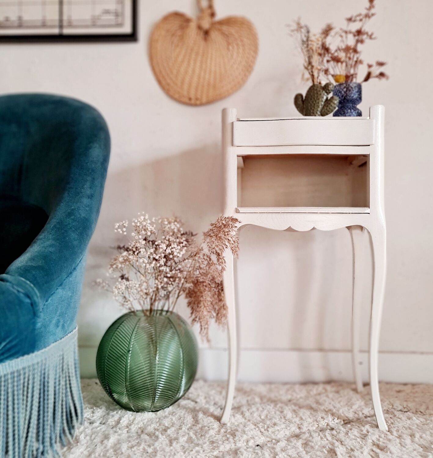 Table pedestal table curved feet white