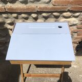 Foldable child desk