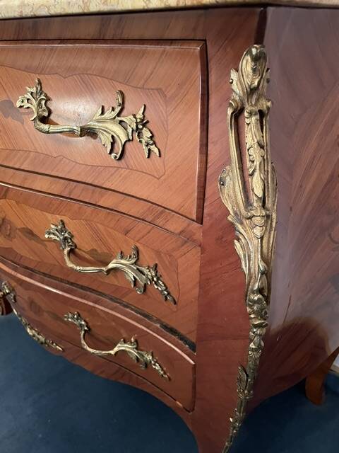 Commode style louis xv