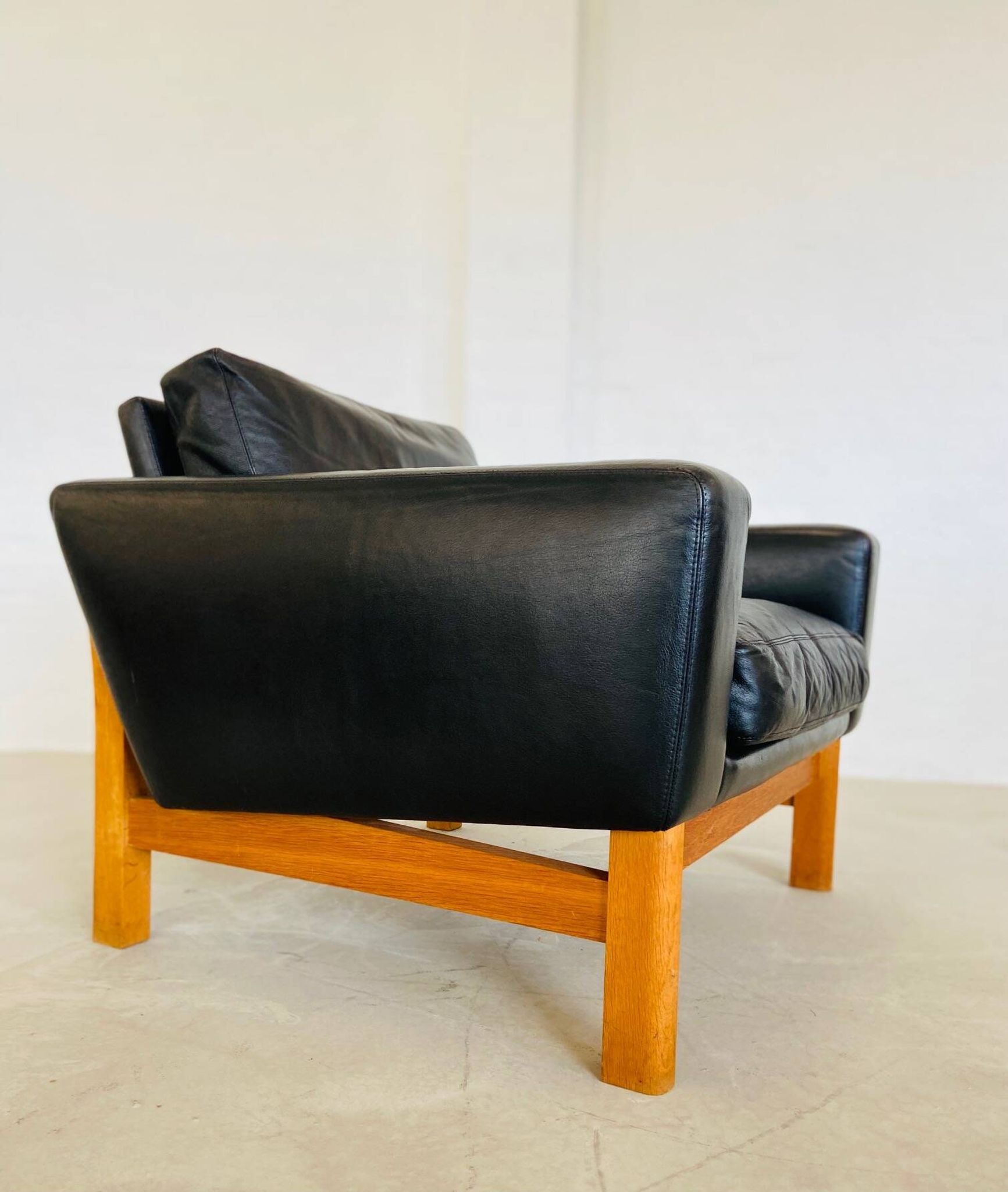 VINTAGE MID-CENTURY POUL M. VOLTHER  LEATHER AND OAK LOUNGE CHAIR 1960,s