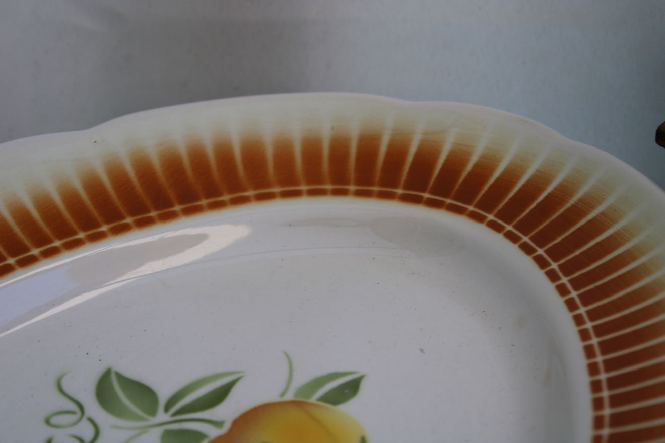 Oval ceramic plate