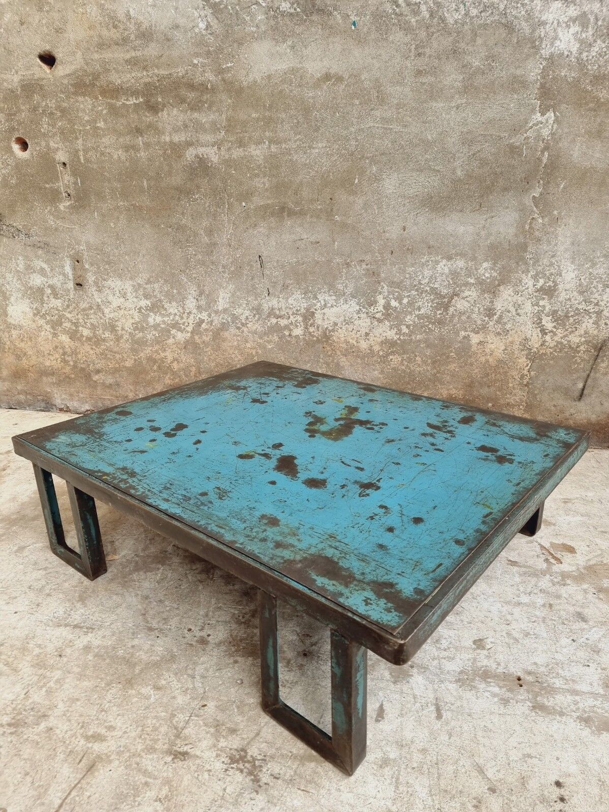 Table basse industrielle acier azur 90 x 110 cm